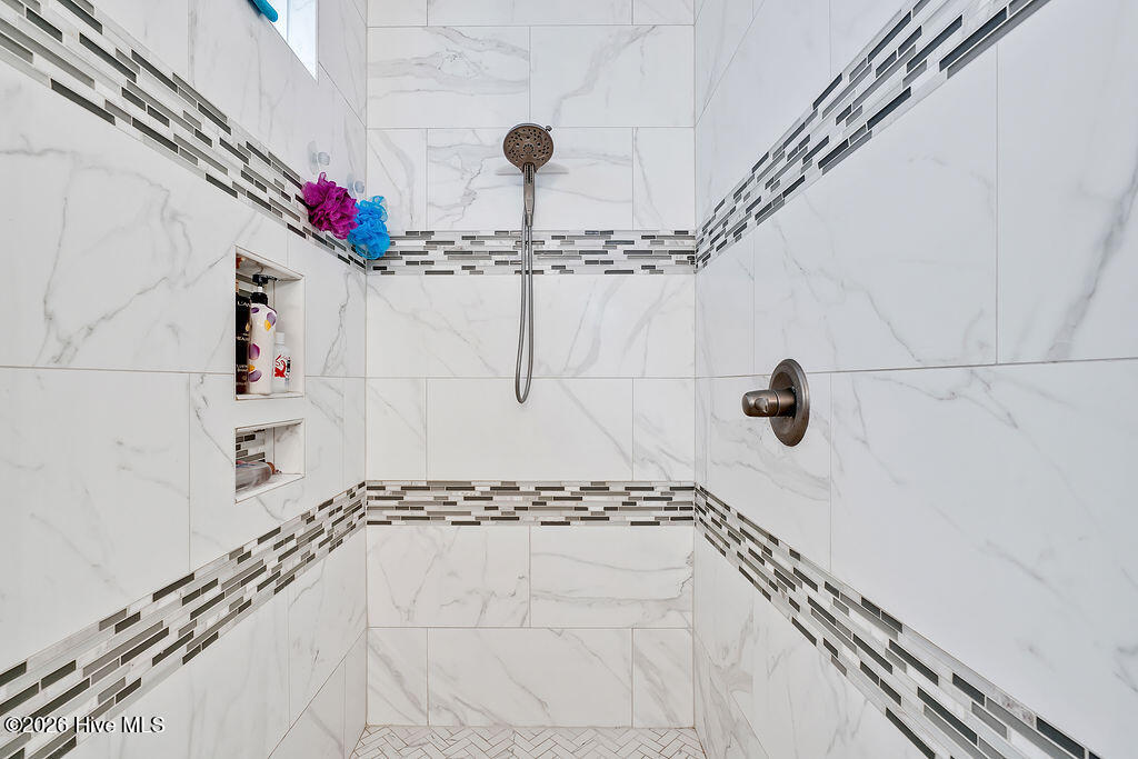 100561001 | Photo 20