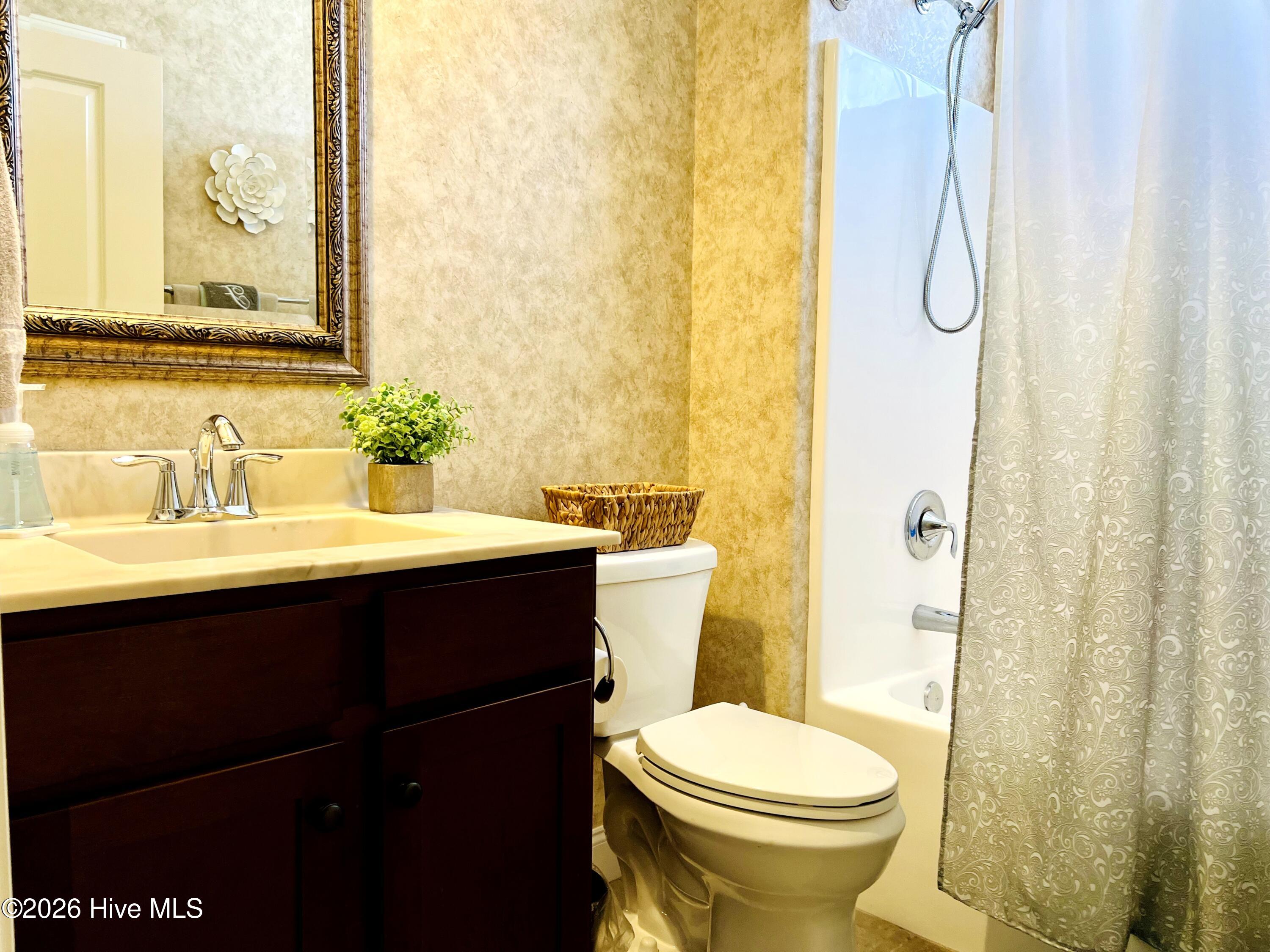 100562211 | Photo 25