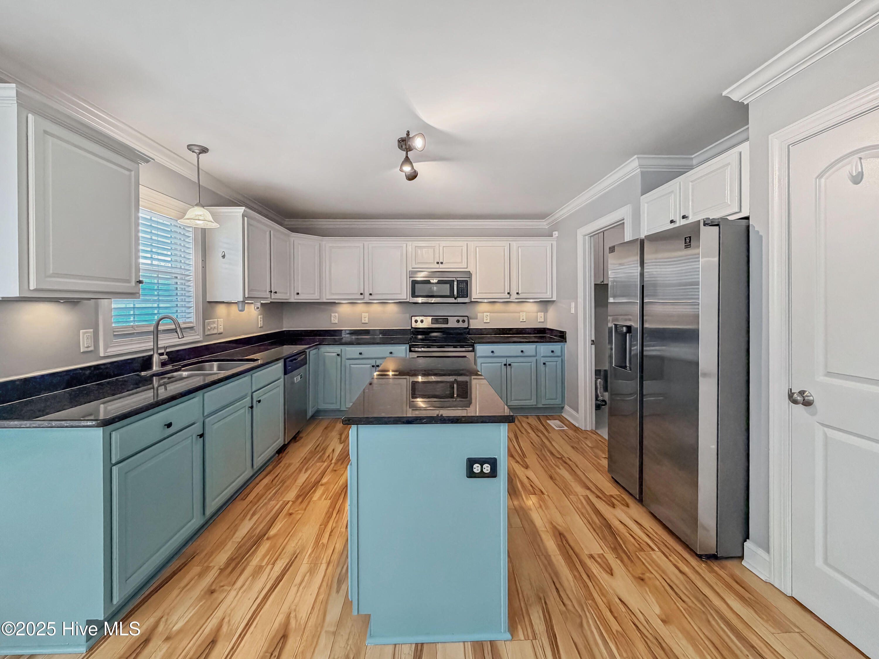 100543417 | Photo 15