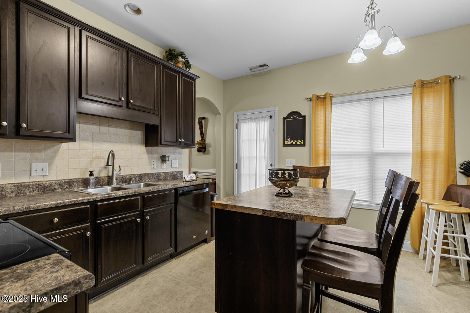 100544554 | Photo 11