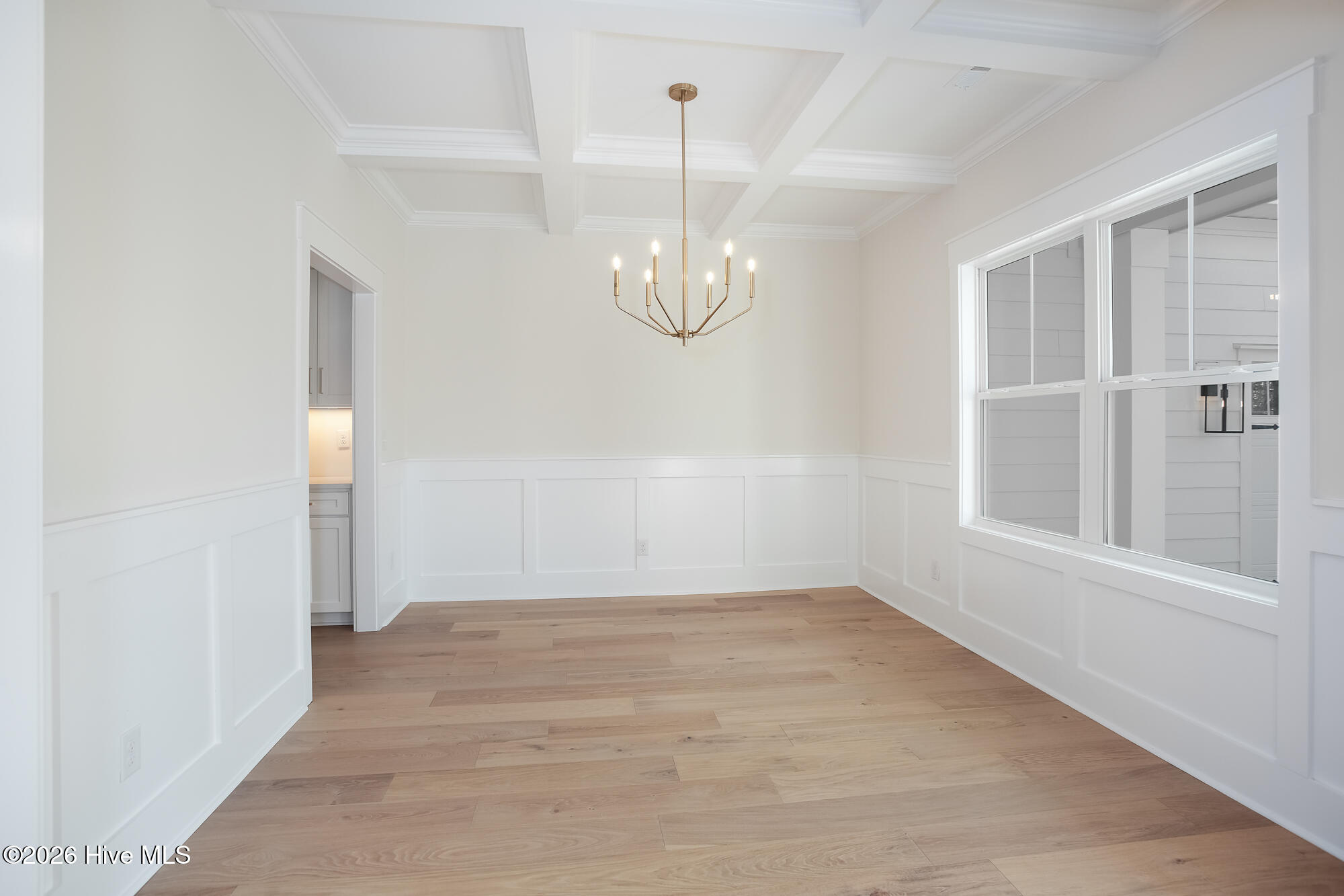 100548303 | Photo 10