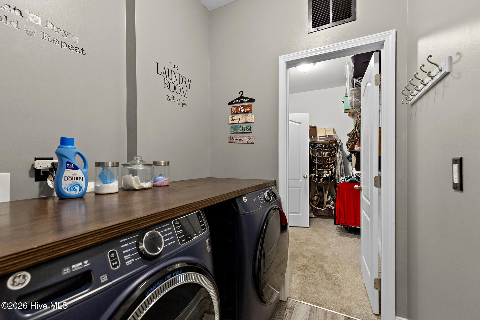 100549567 | Photo 26