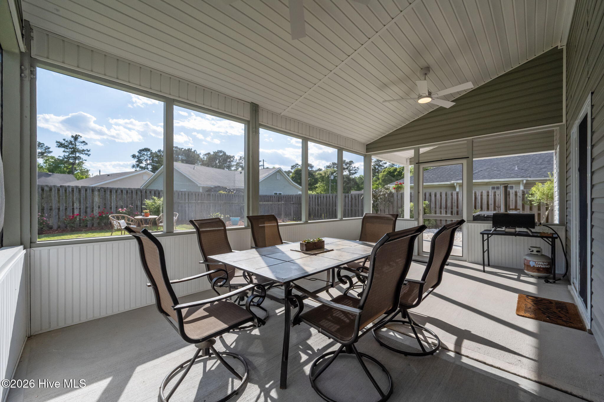 100568567 | Photo 35