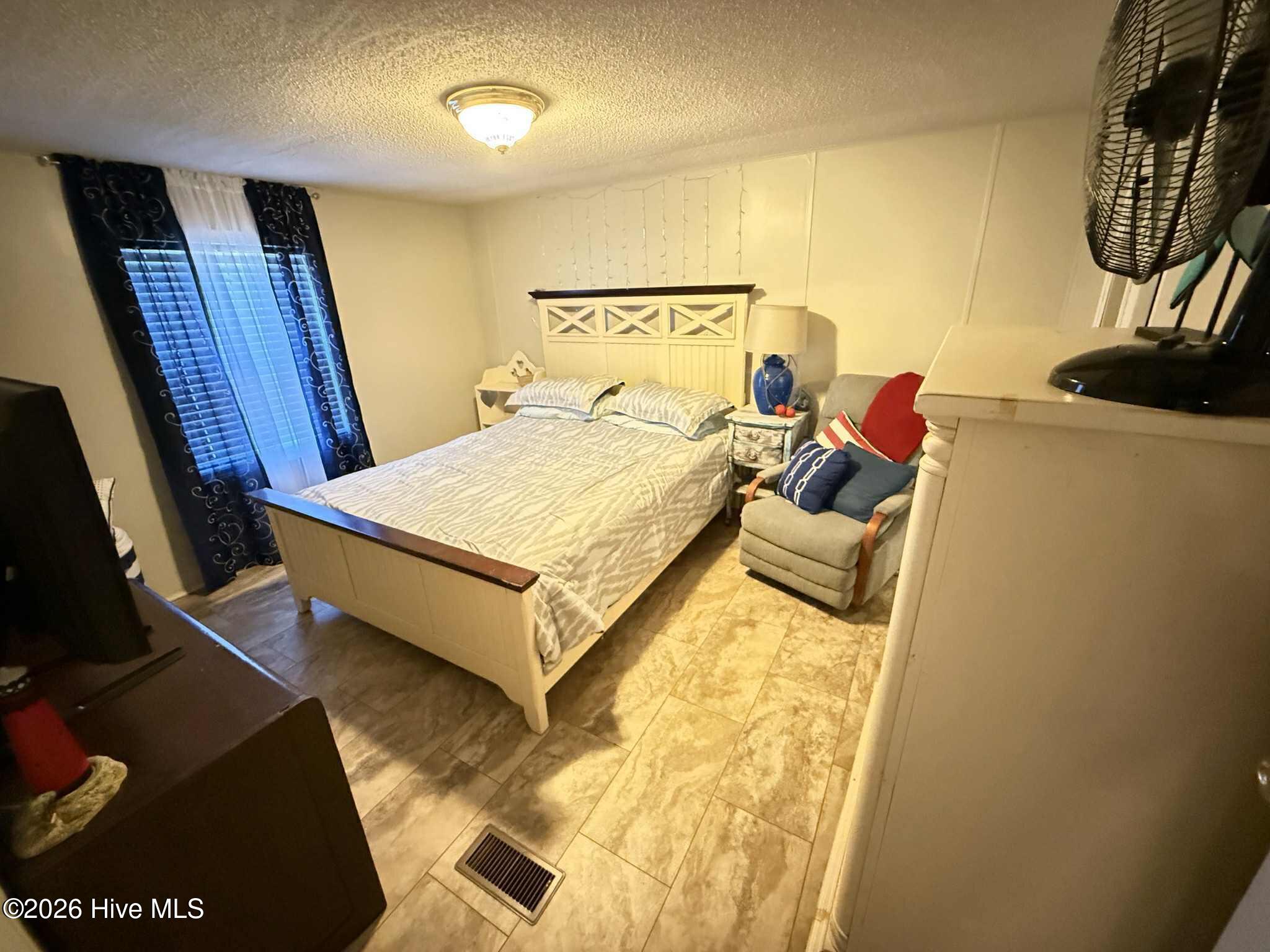 100549853 | Photo 12