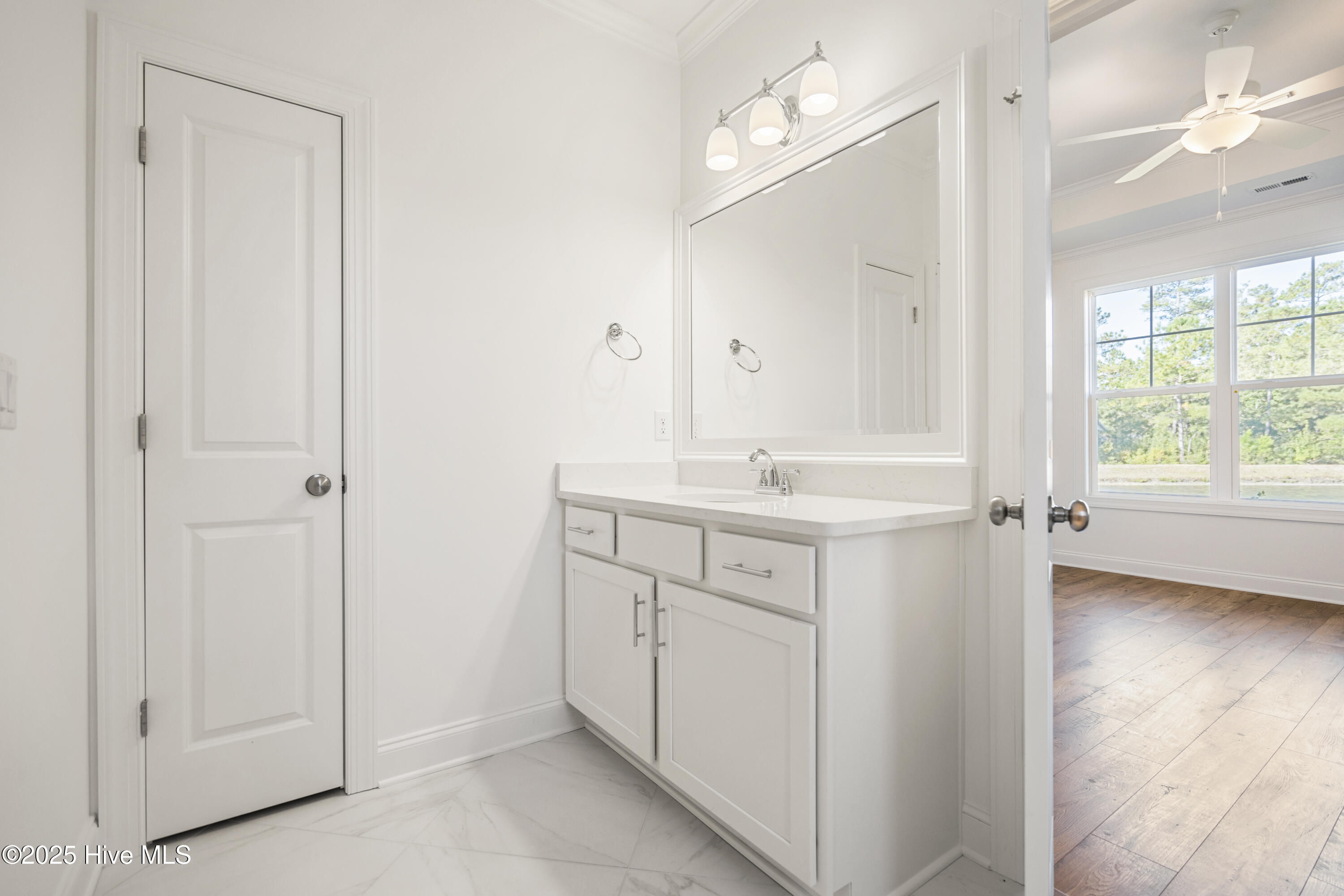 100493135 | Photo 30