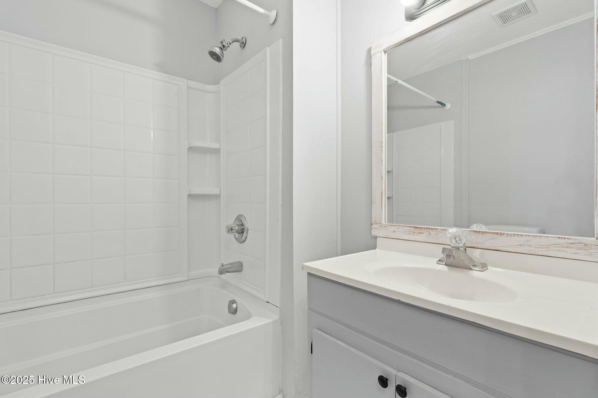 100483713 | Photo 29