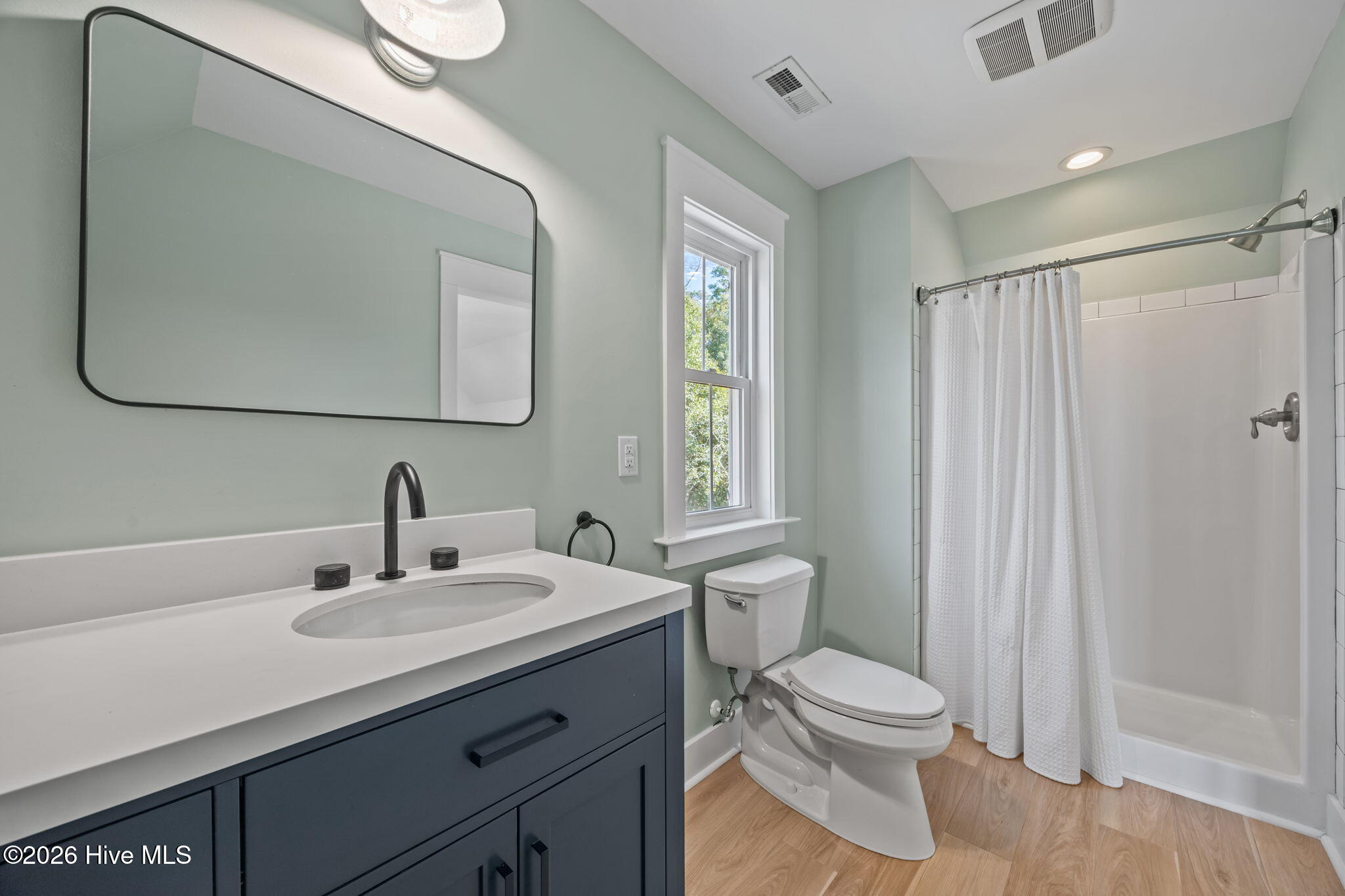 100558576 | Photo 53