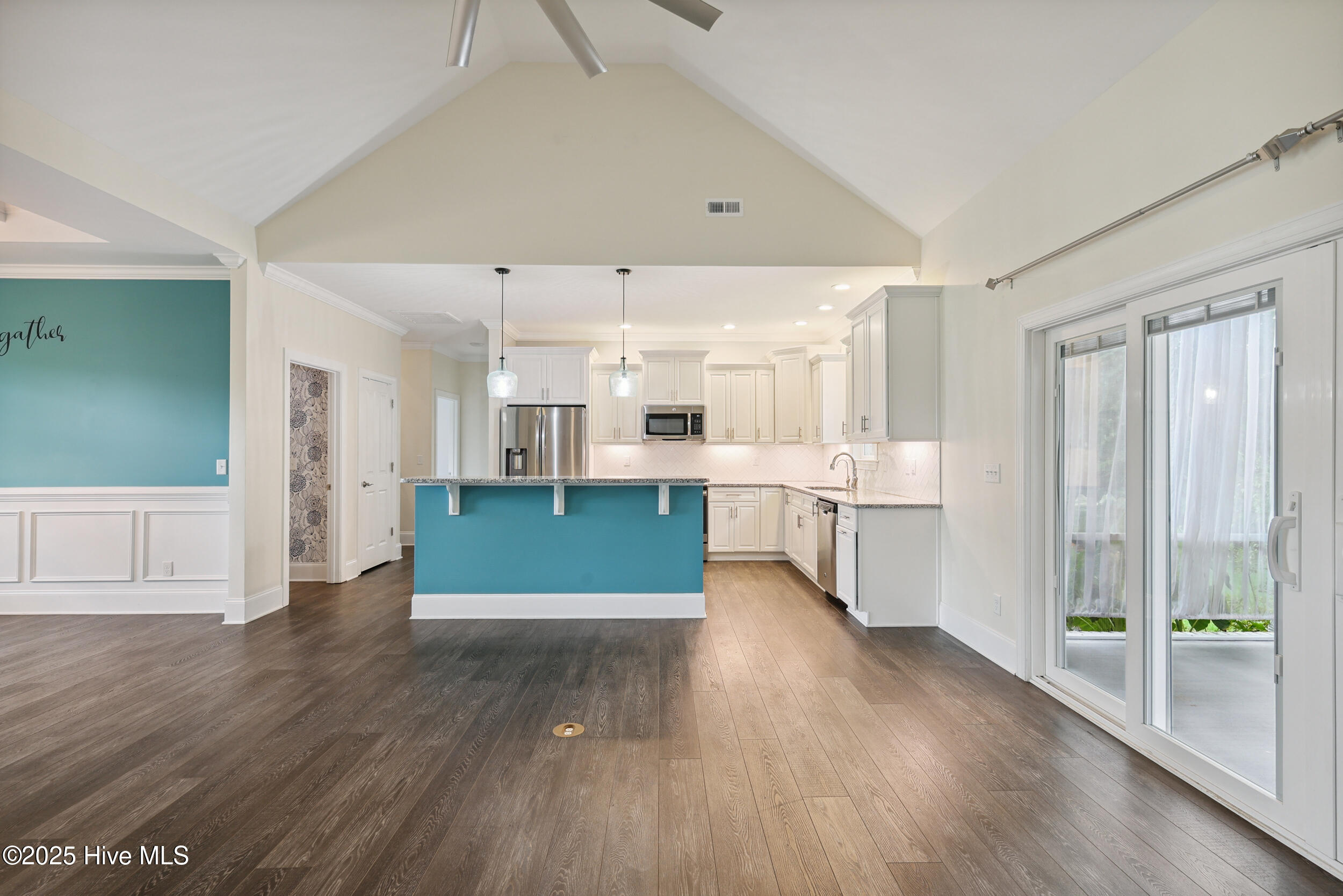 100518241 | Photo 16