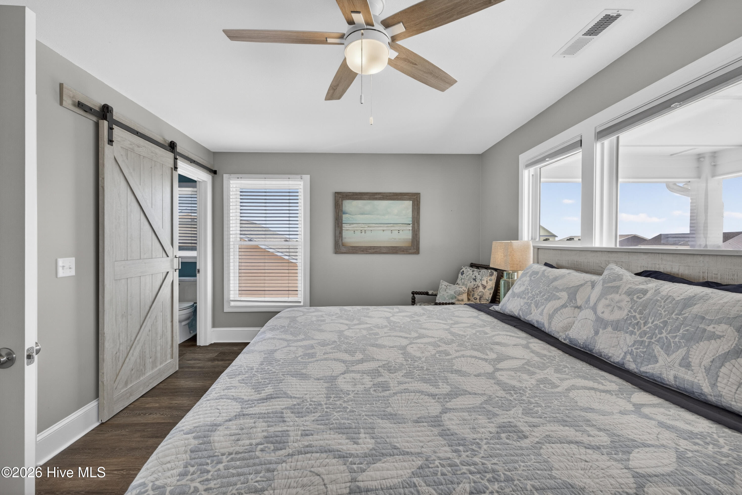 100568247 | Photo 30