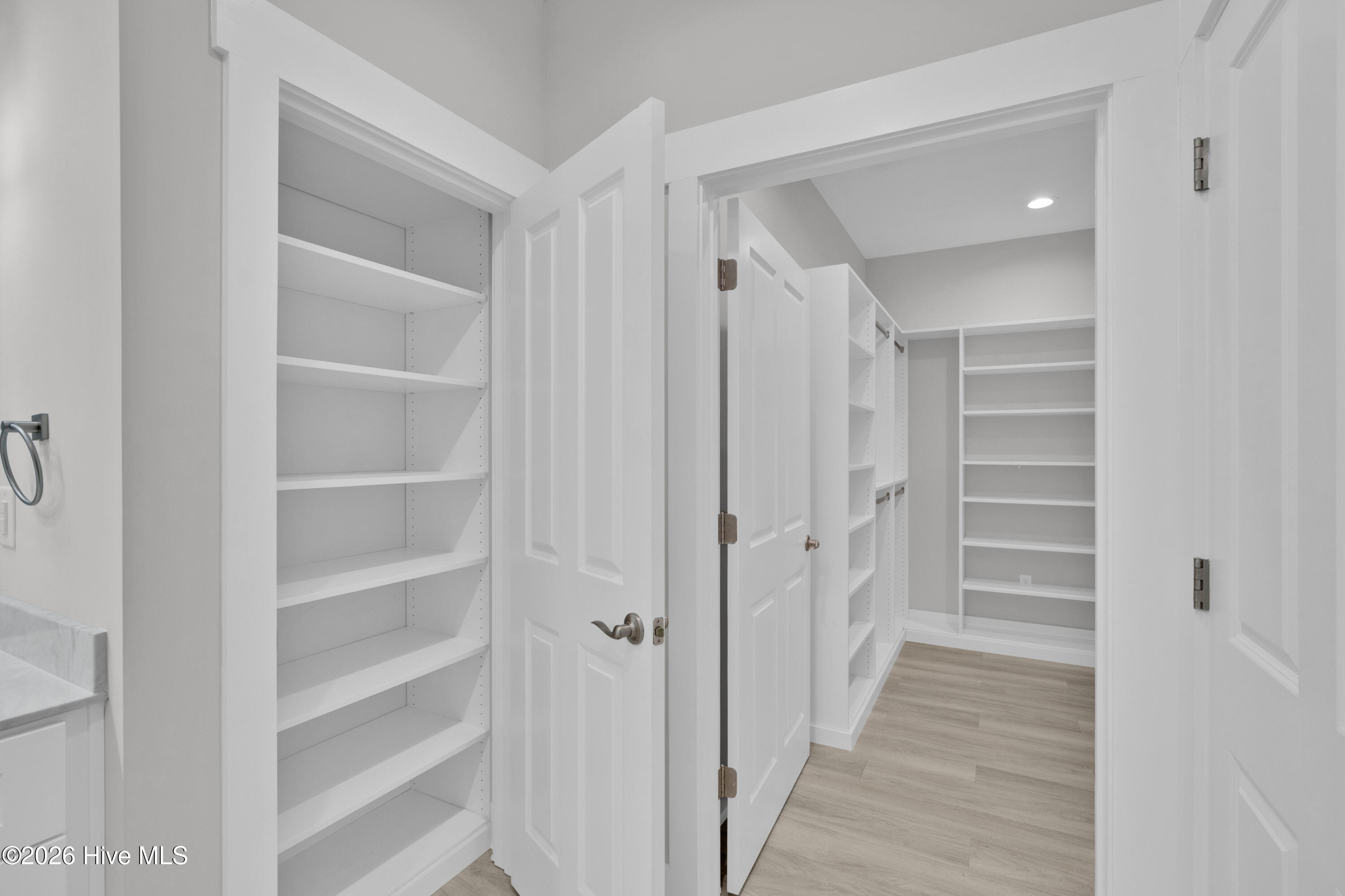 100565490 | Photo 27