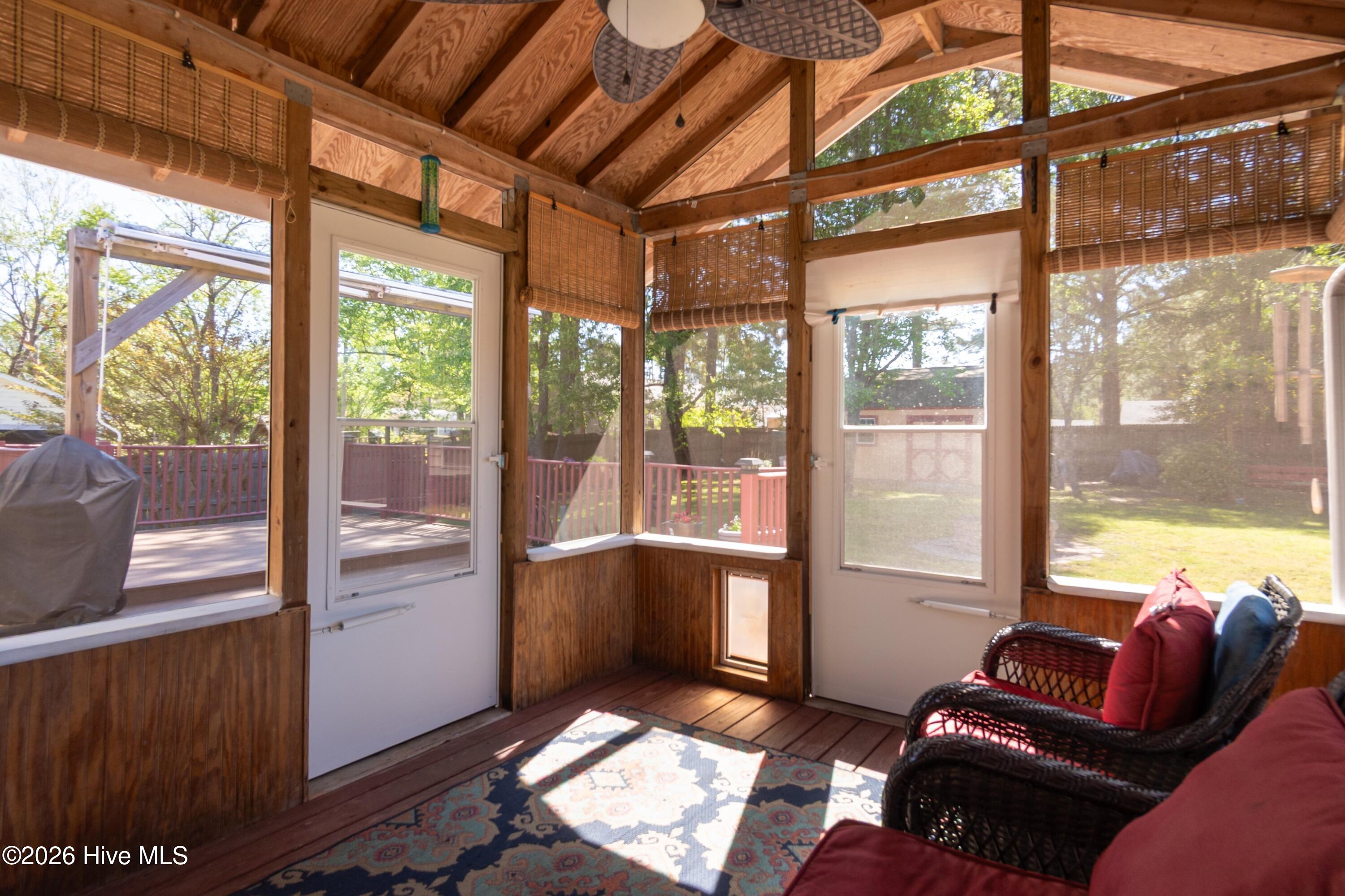 100564108 | Photo 29