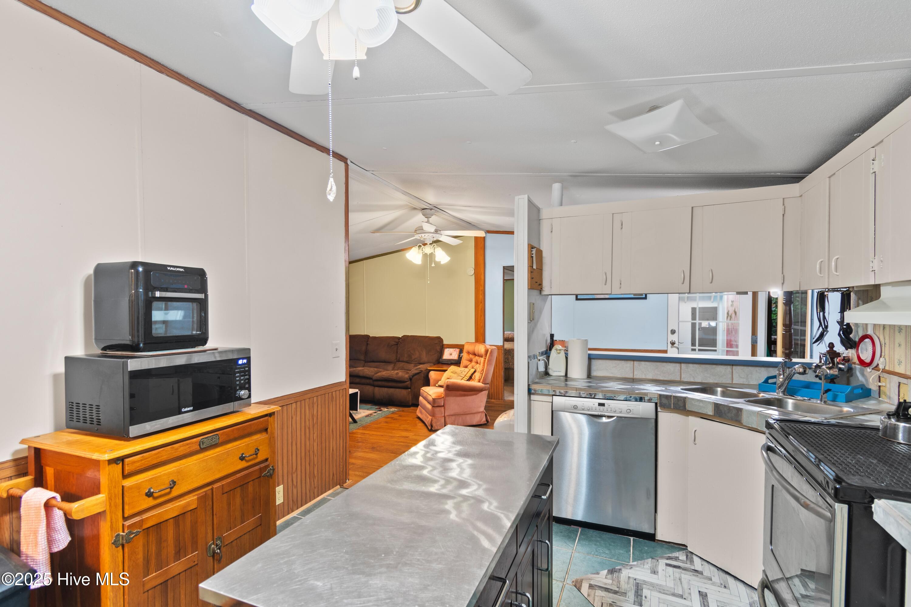 100565495 | Photo 15