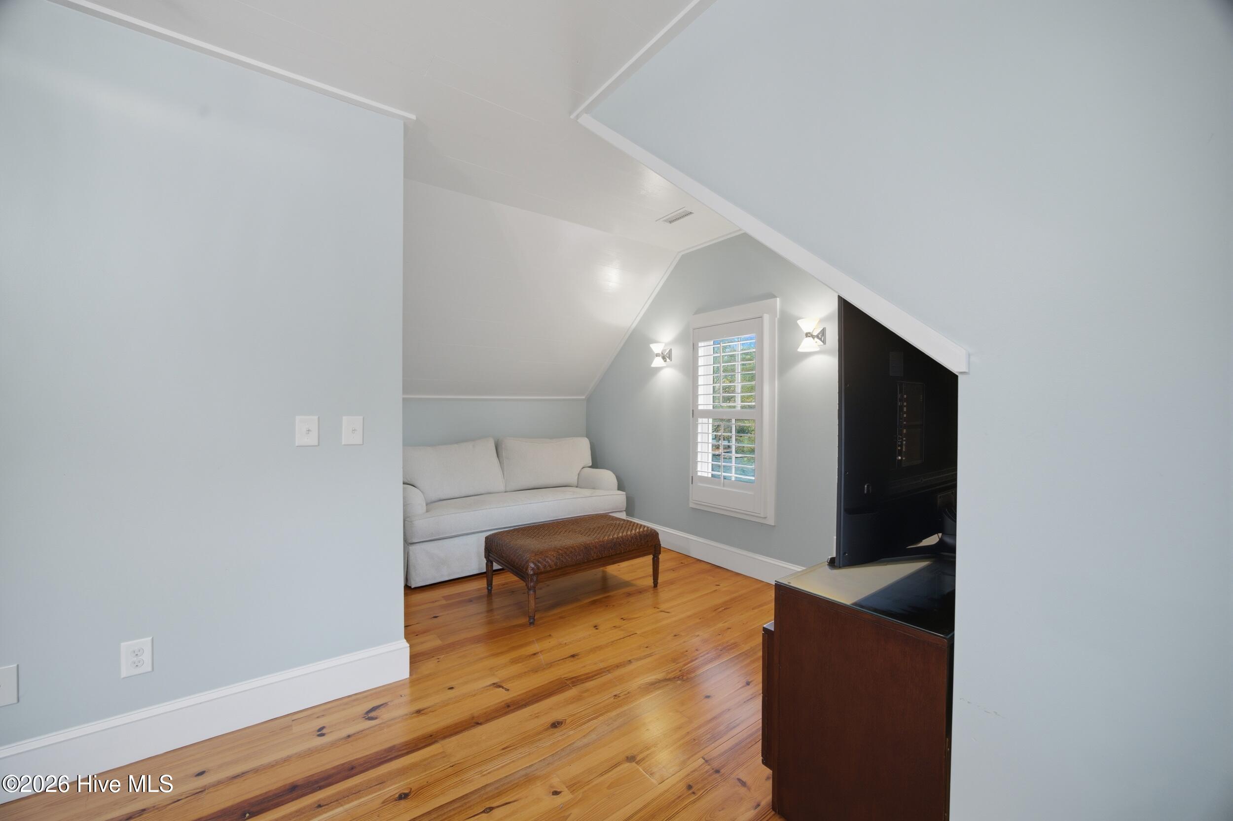 100566122 | Photo 30