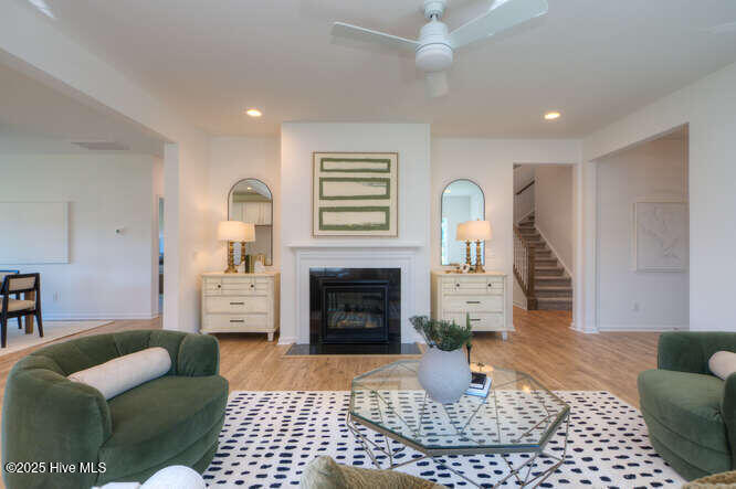 DSC 2290 1 2 Enhancer-003-017-666x444