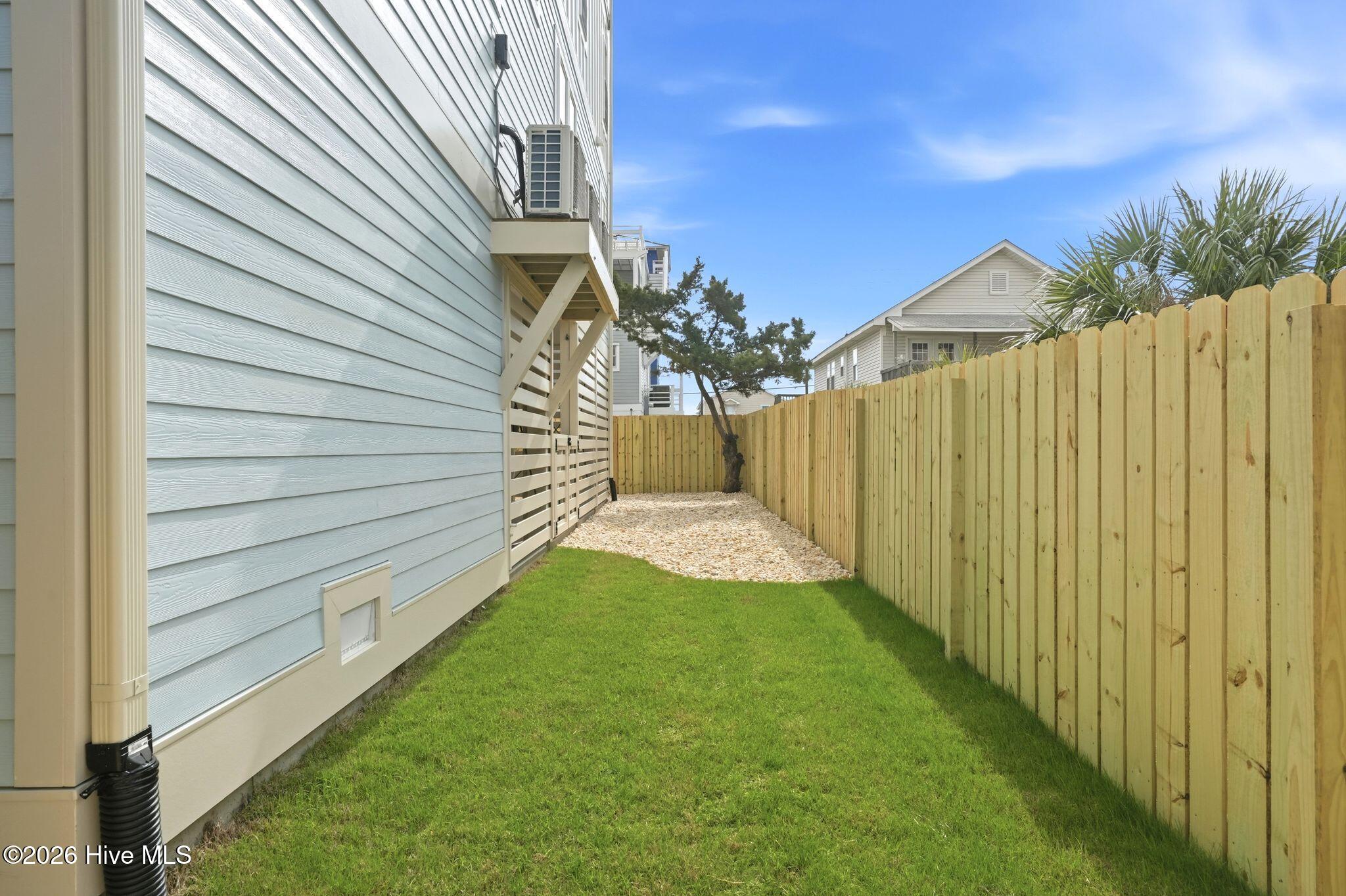 100561284 | Photo 101