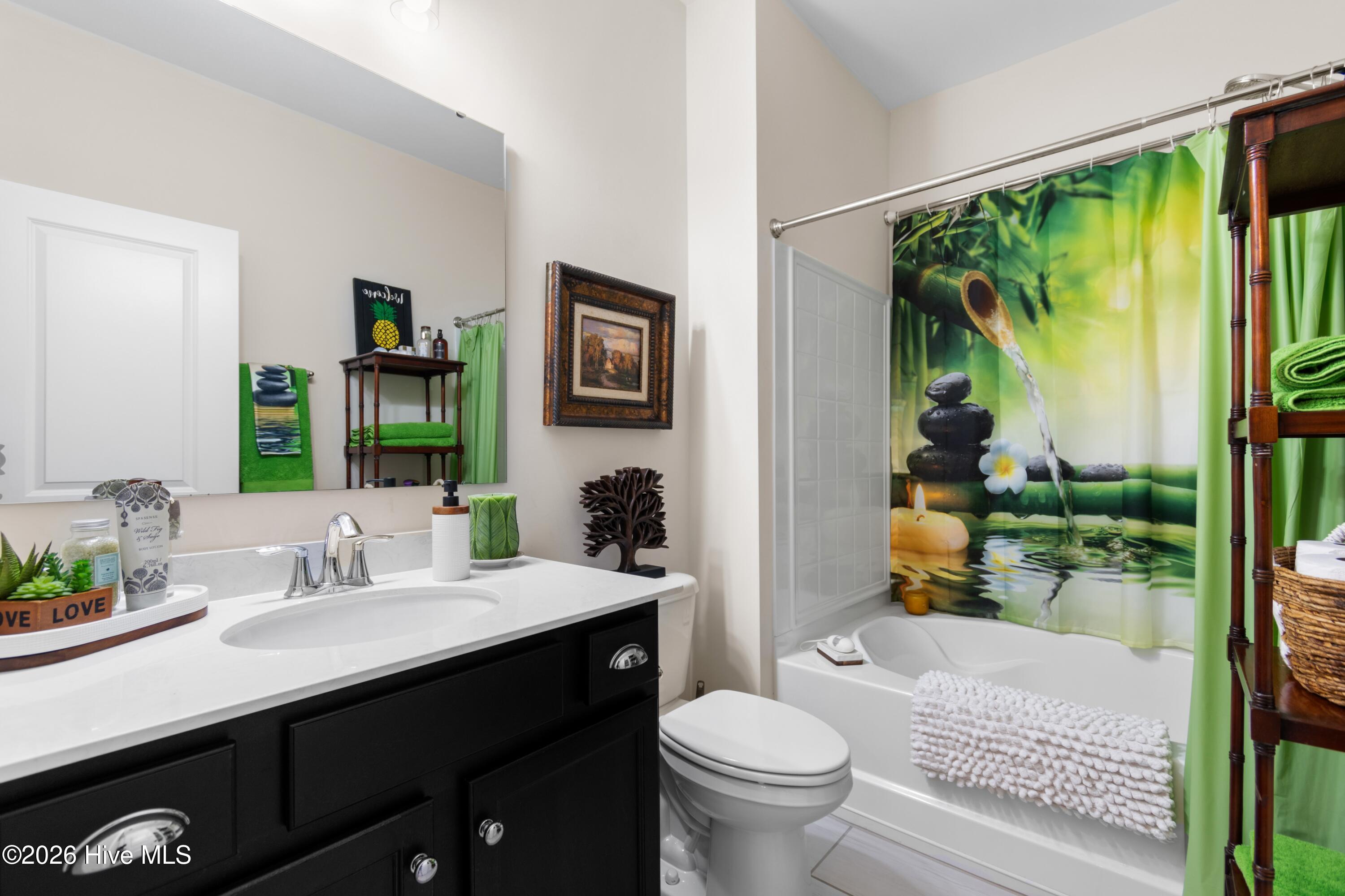 100561592 | Photo 34