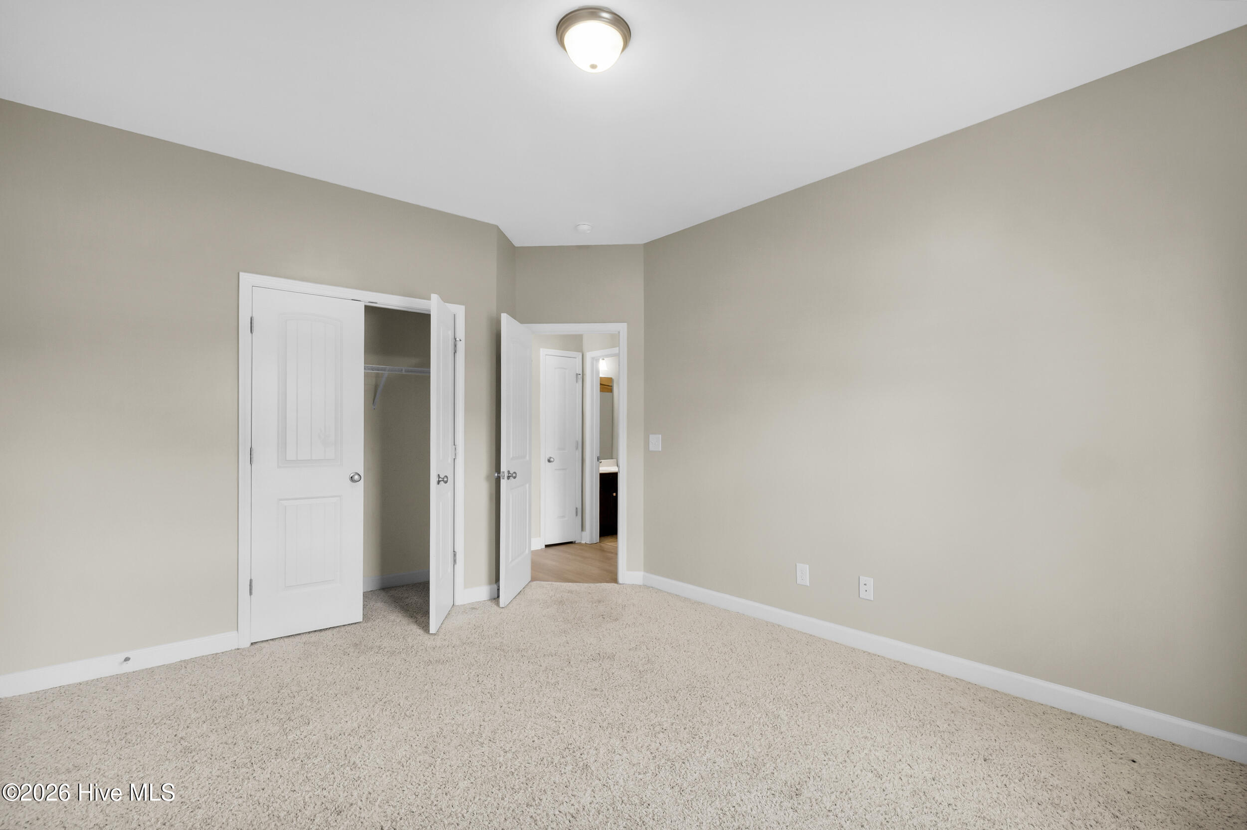 100557134 | Photo 16