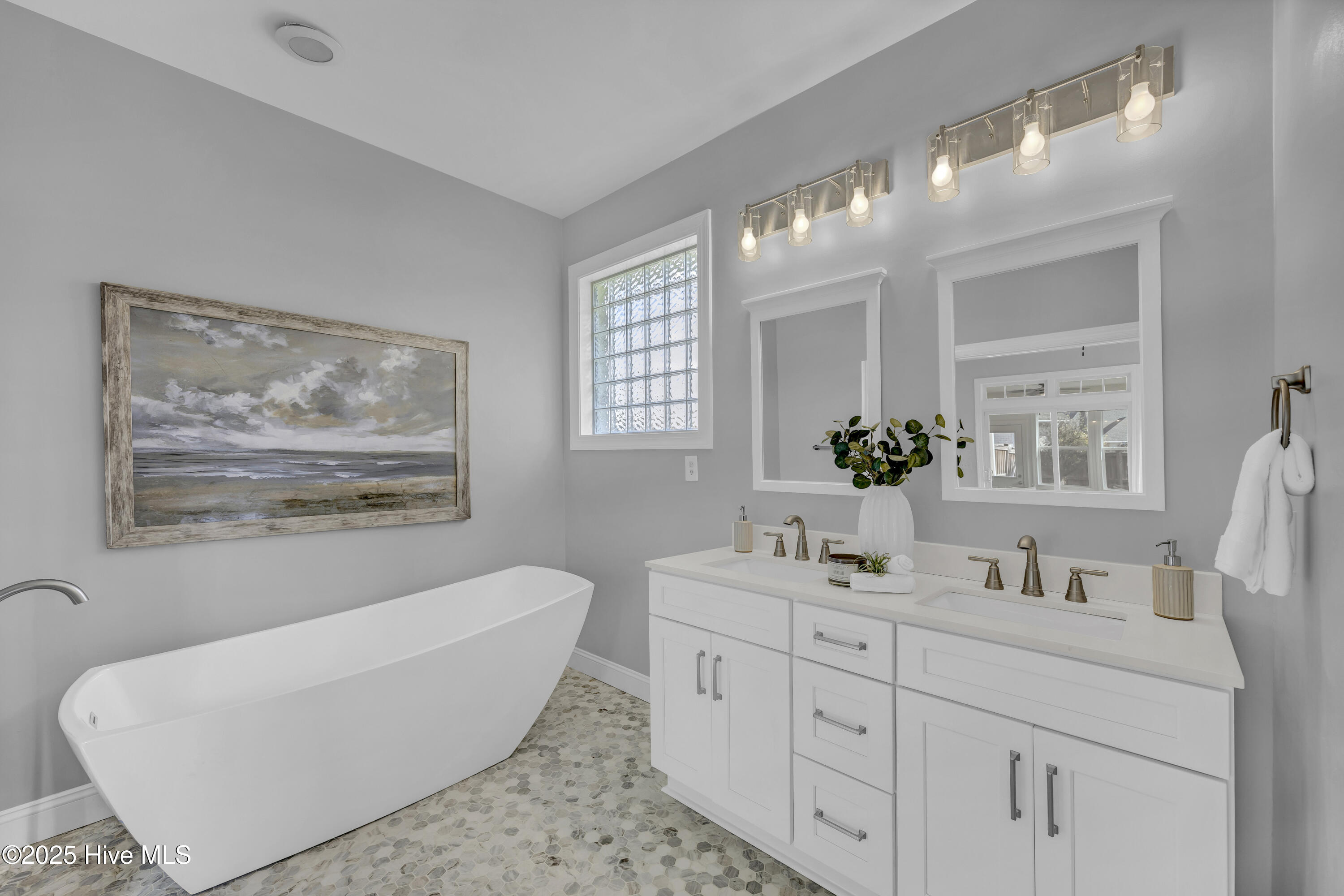 100542257 | Photo 16