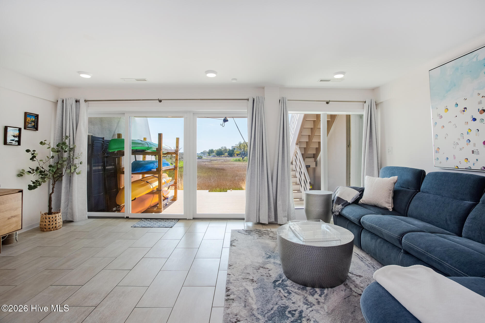 100564405 | Photo 25