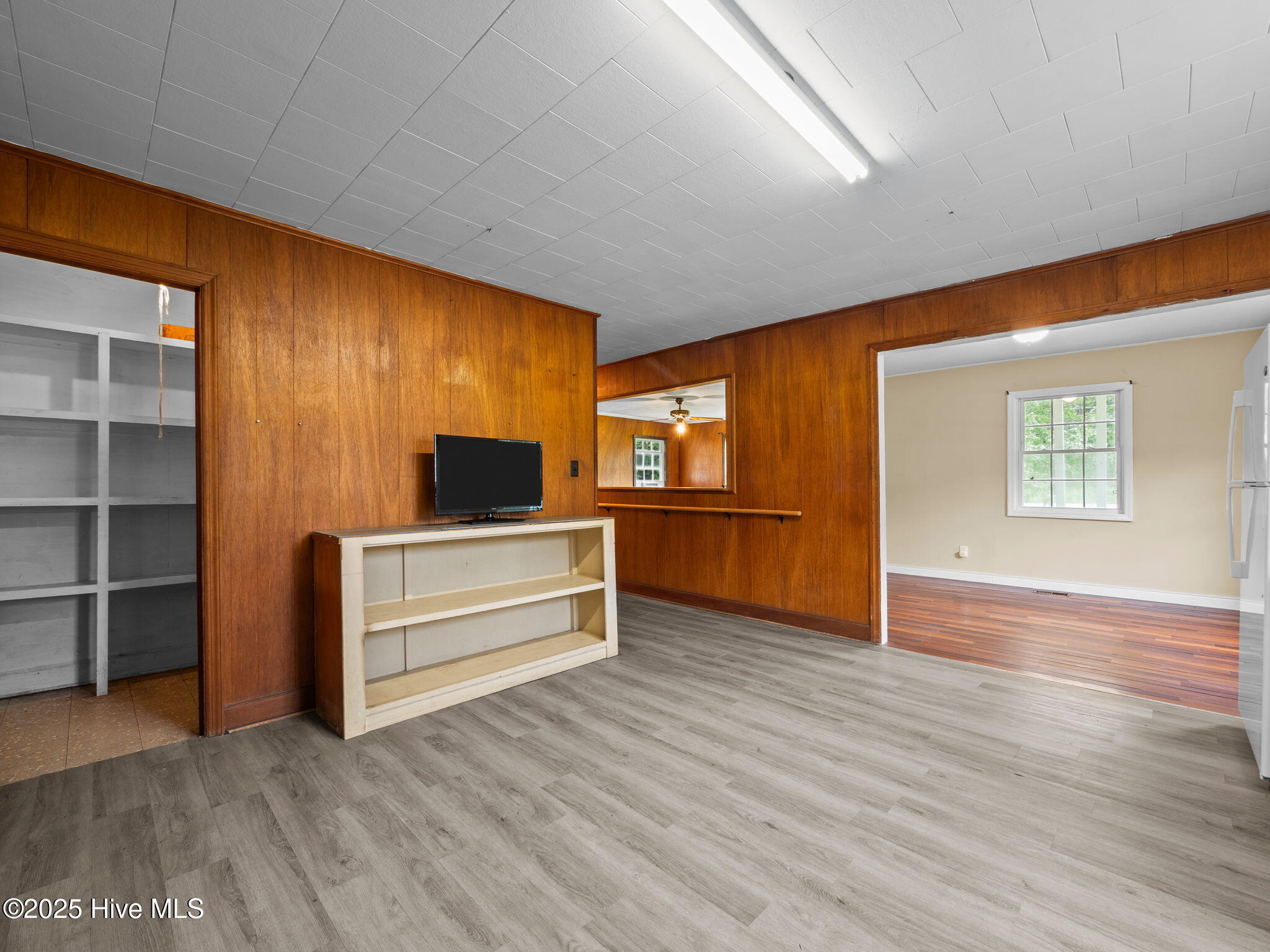 100526593 | Photo 18