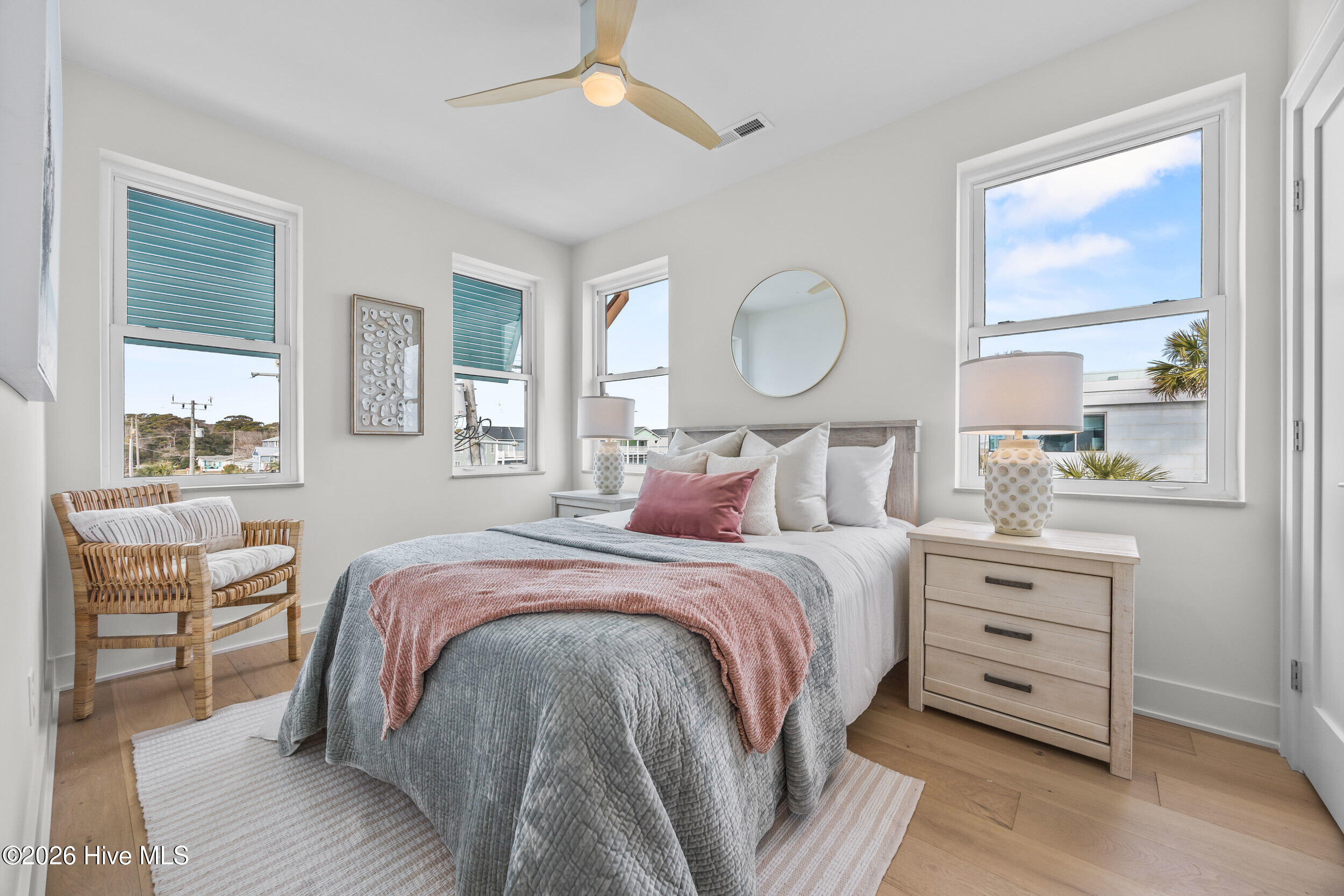 100537056 | Photo 39