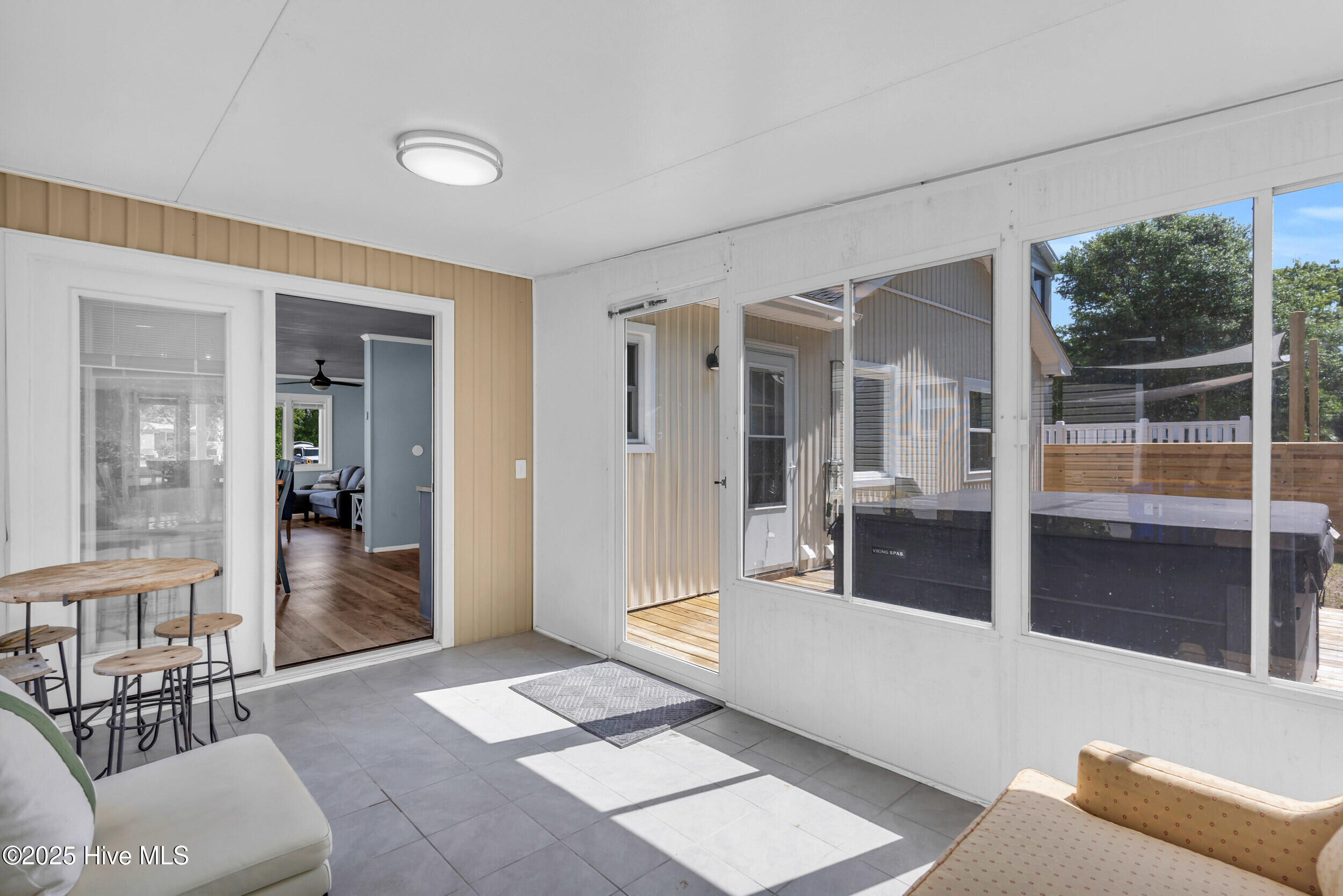 100505255 | Photo 26