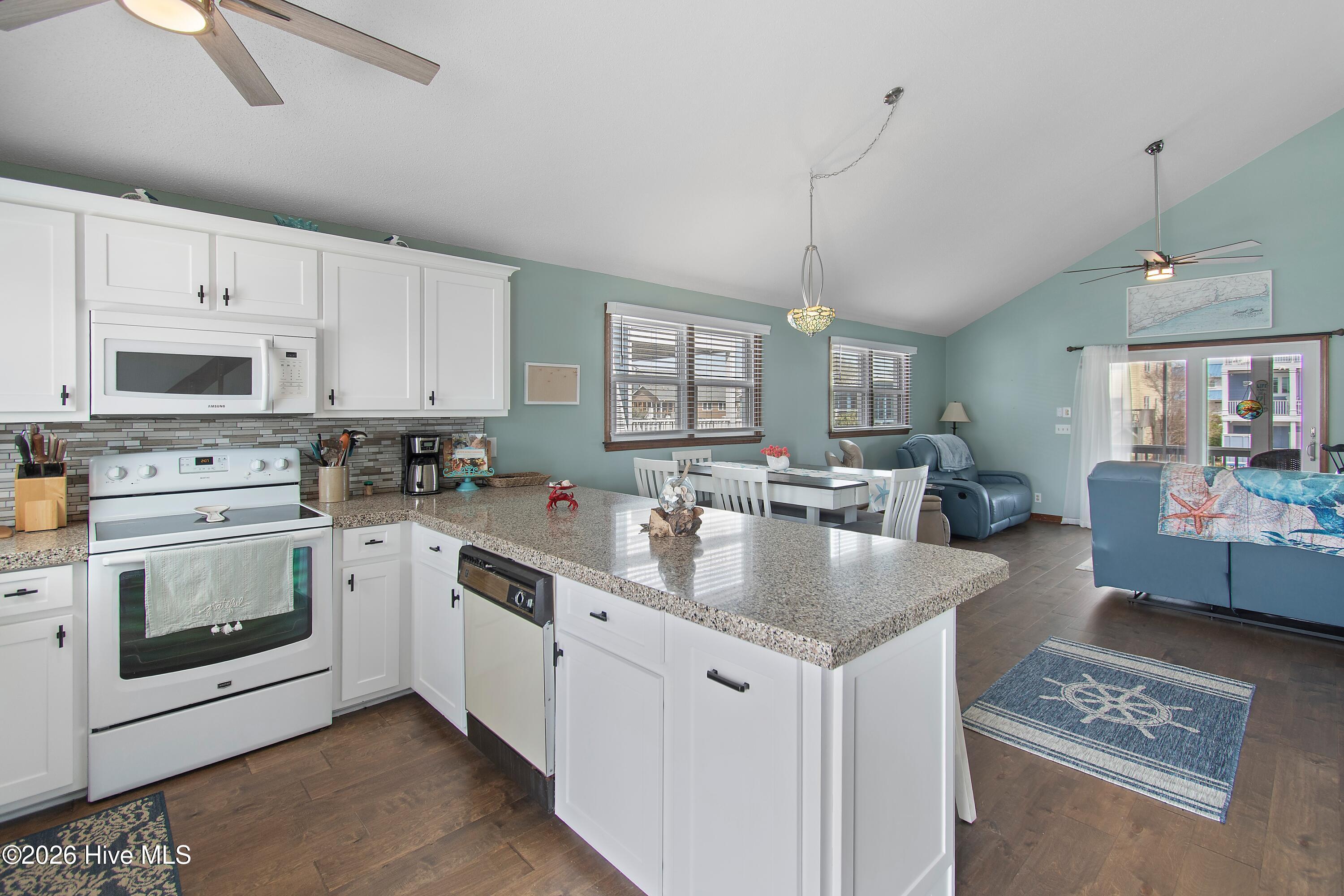 100561572 | Photo 23