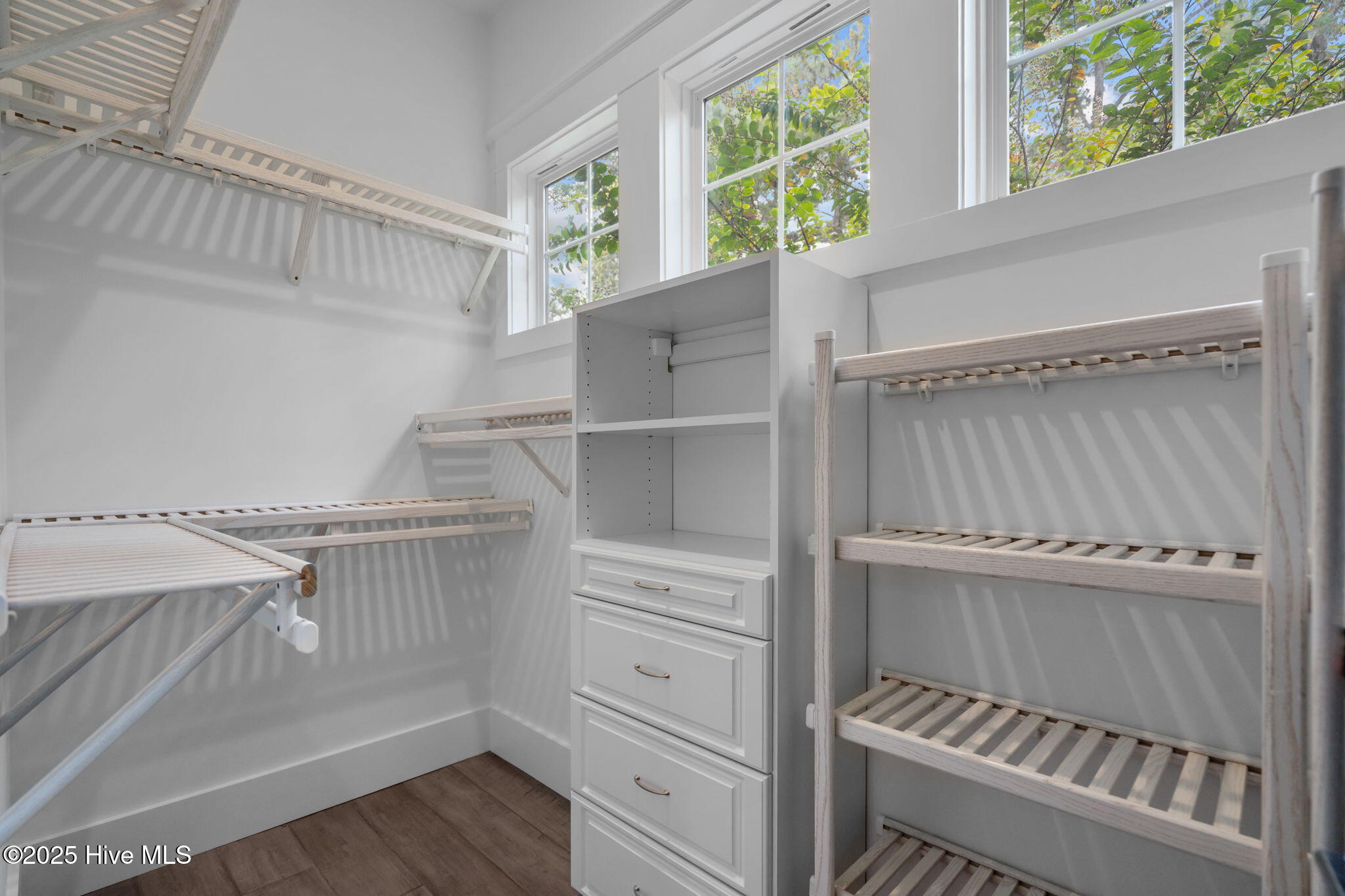 100532333 | Photo 40