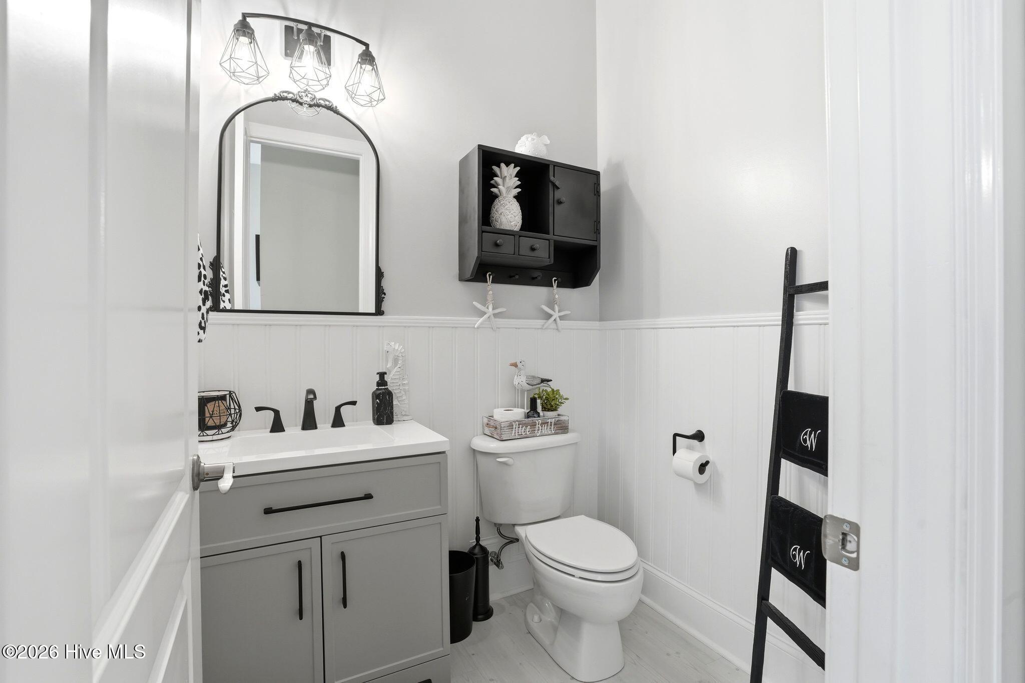 100561689 | Photo 11