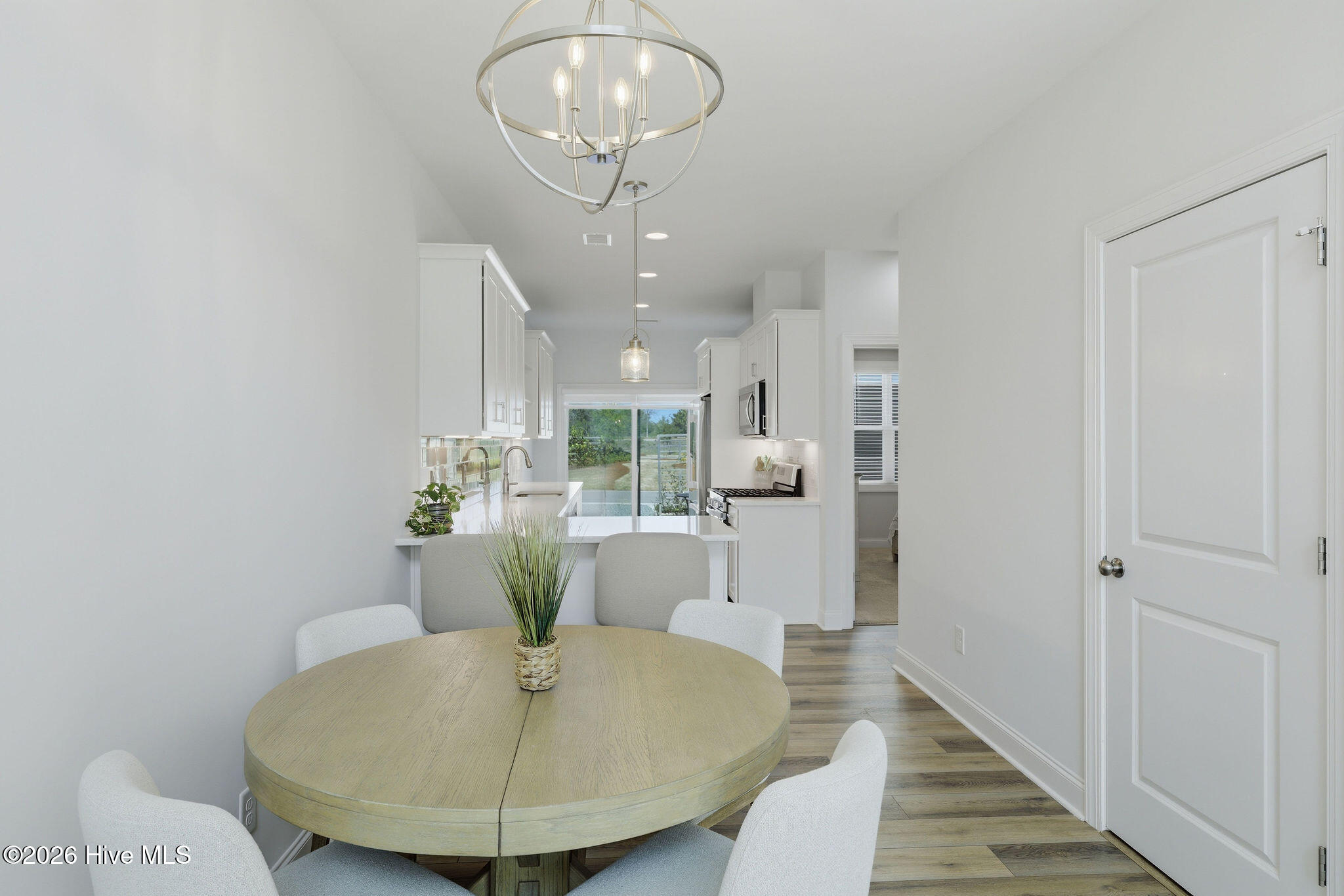 100567666 | Photo 14