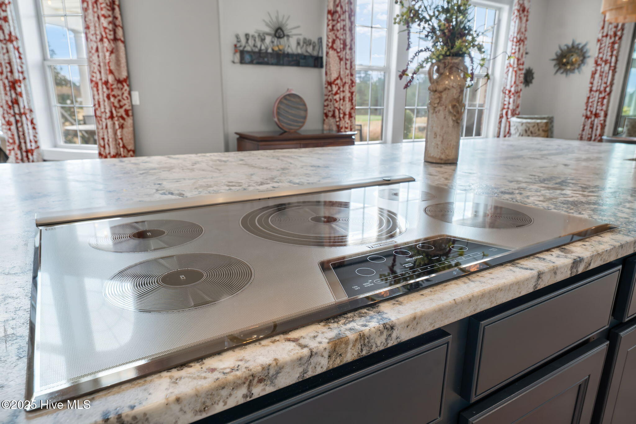 100544684 | Photo 19