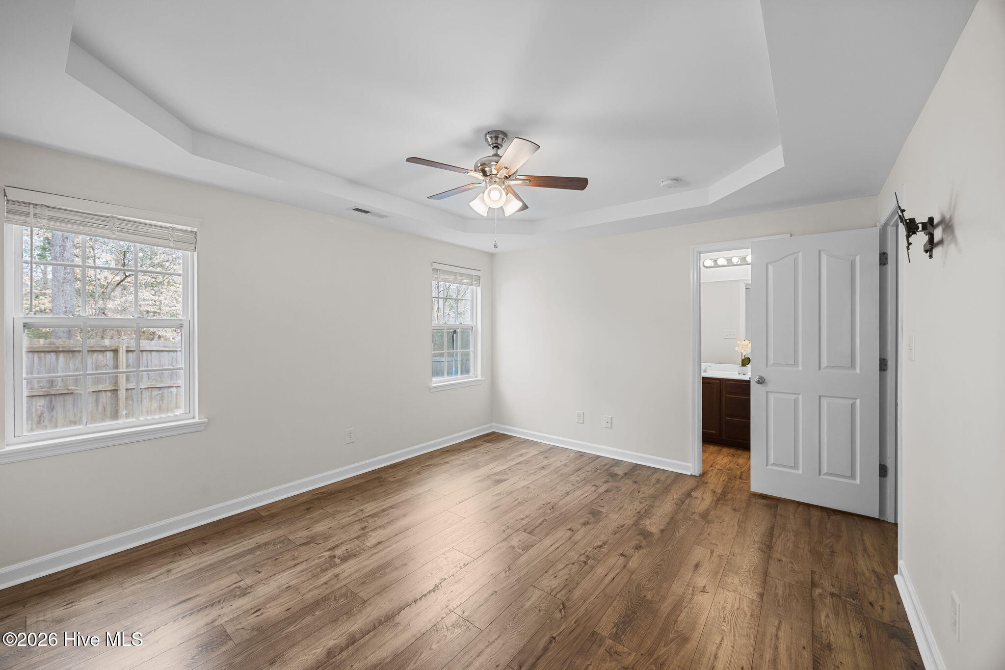 100557959 | Photo 26