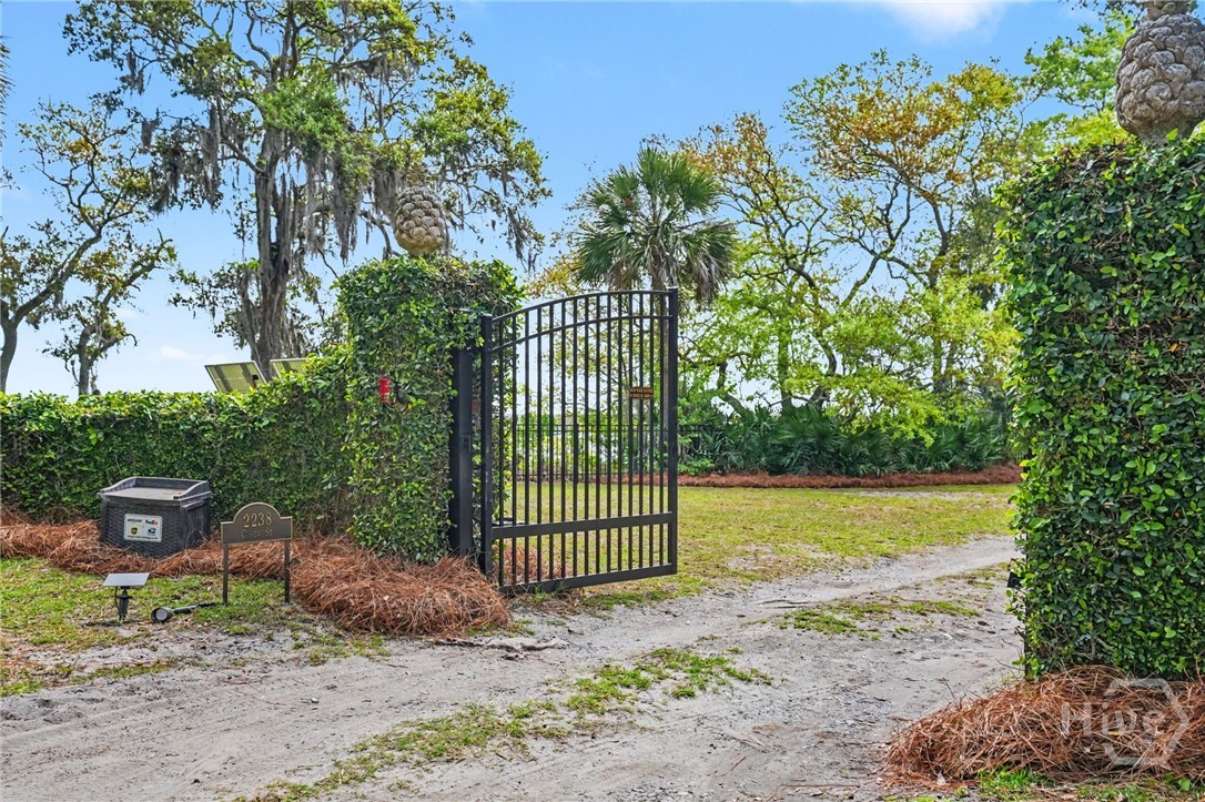Newly gated and completely fenced