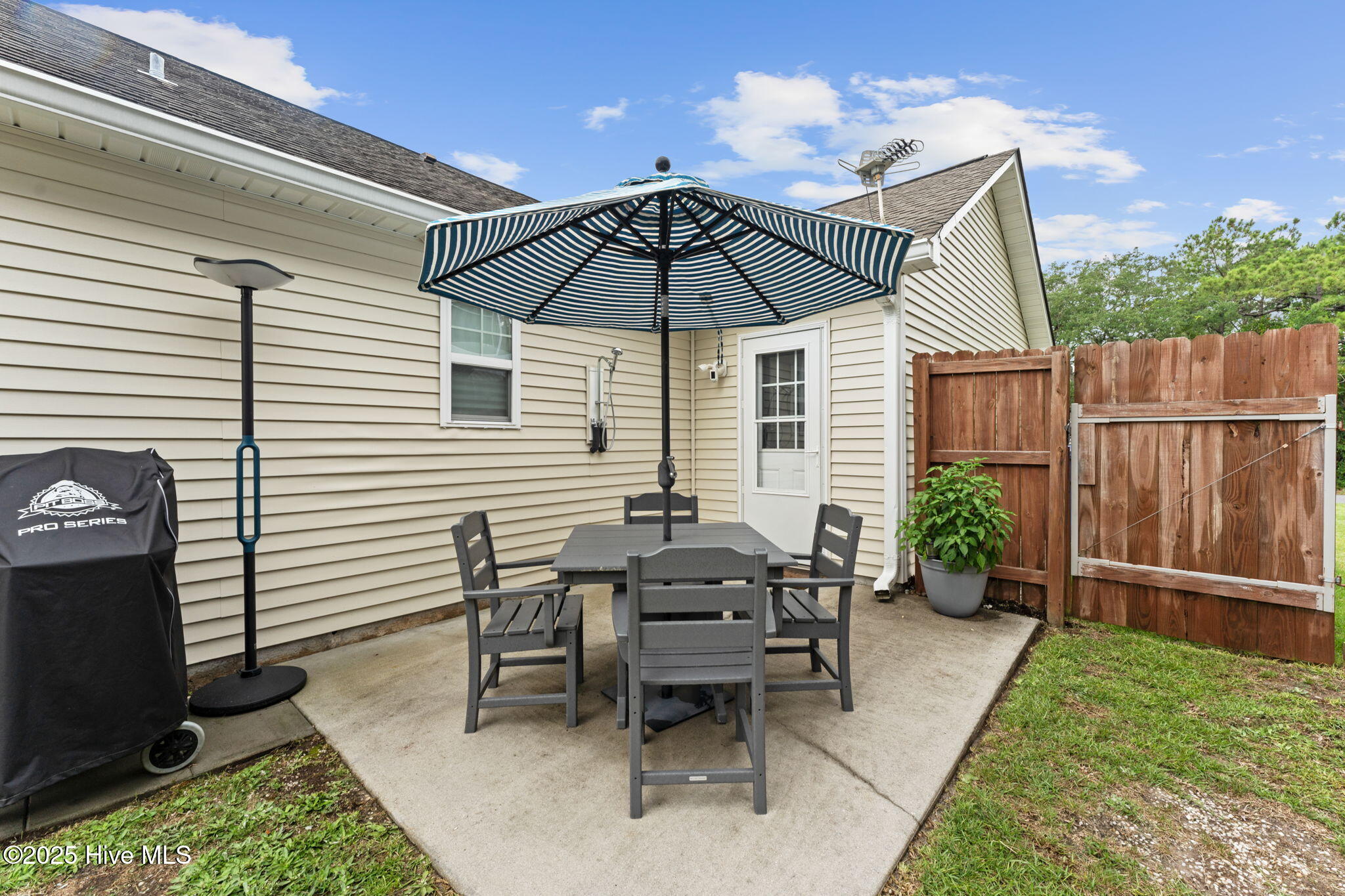 100548300 | Photo 60