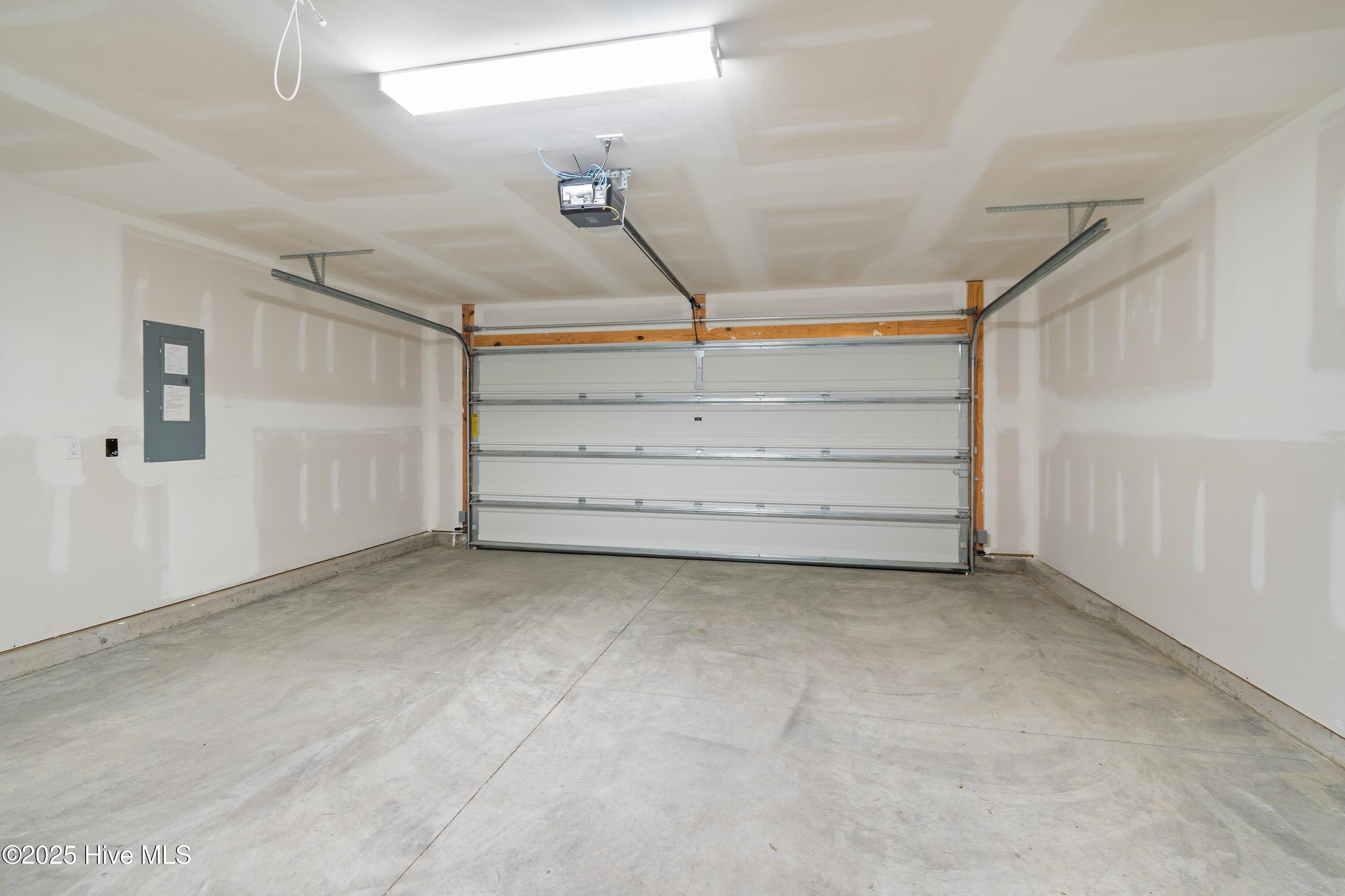 100519595 | Photo 19