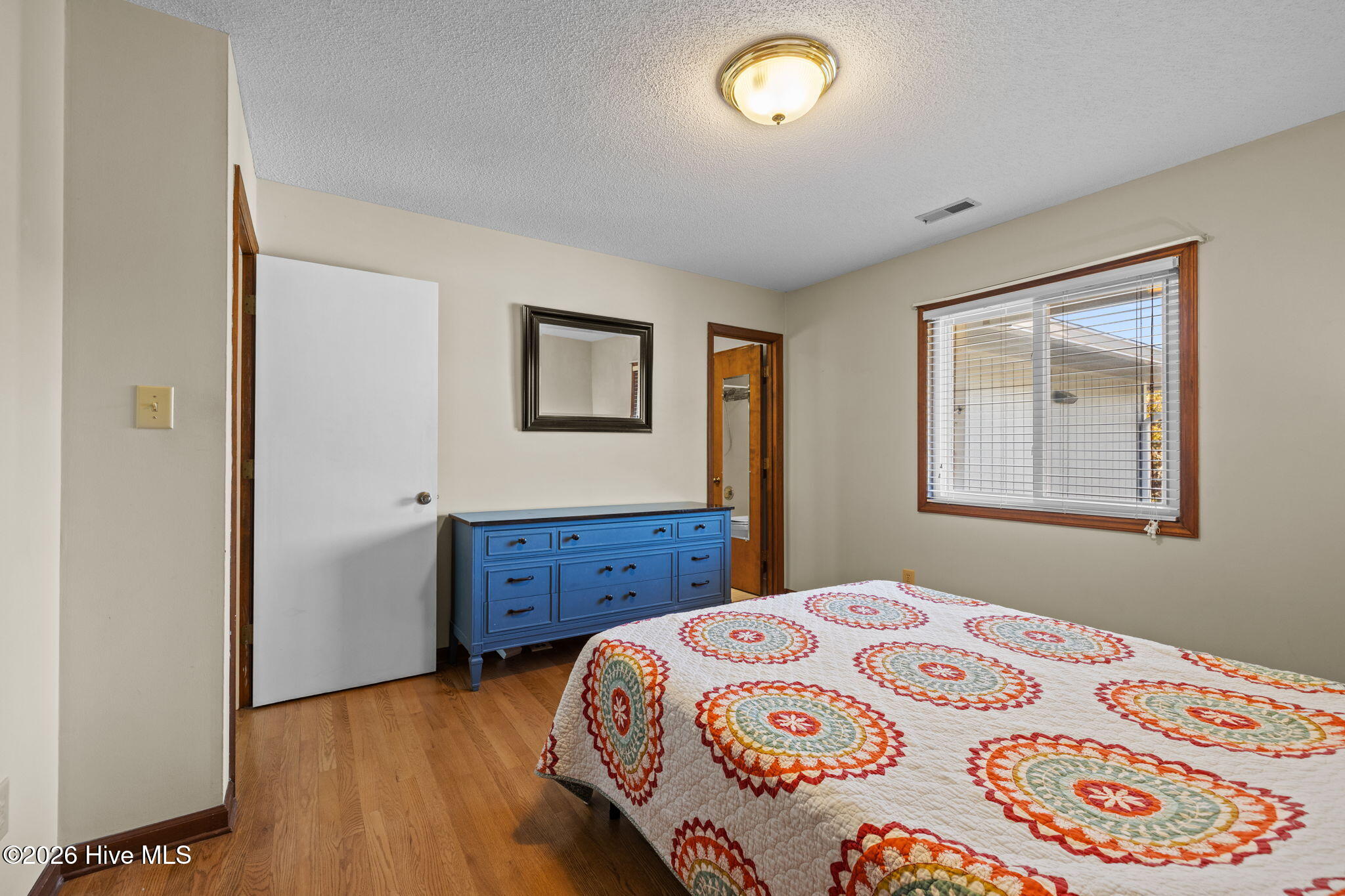 100554841 | Photo 25