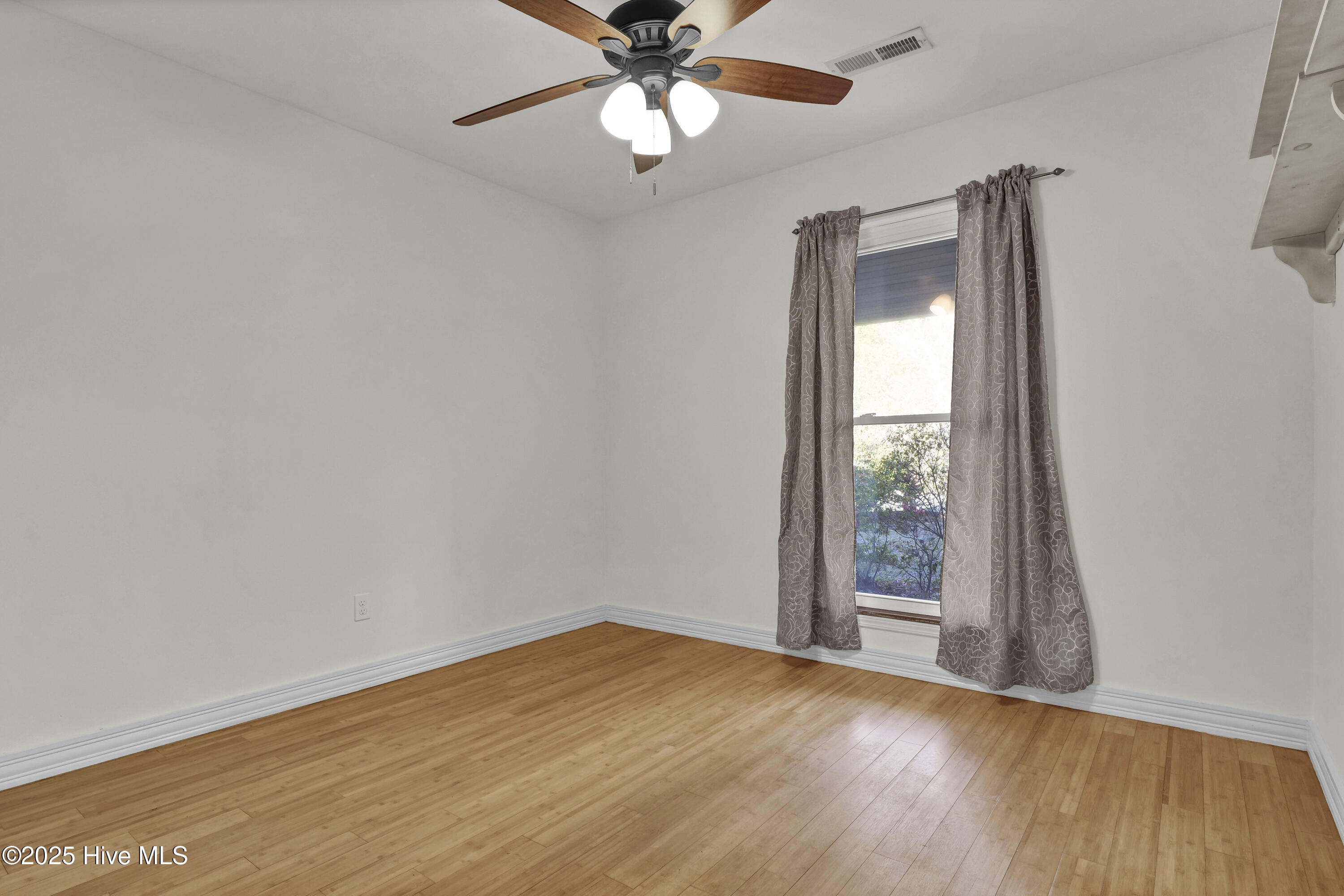 100543465 | Photo 15