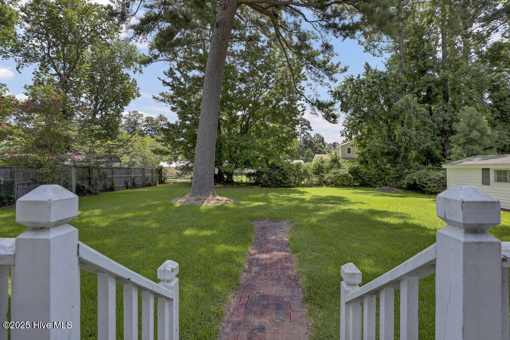 100520937 | Photo 18