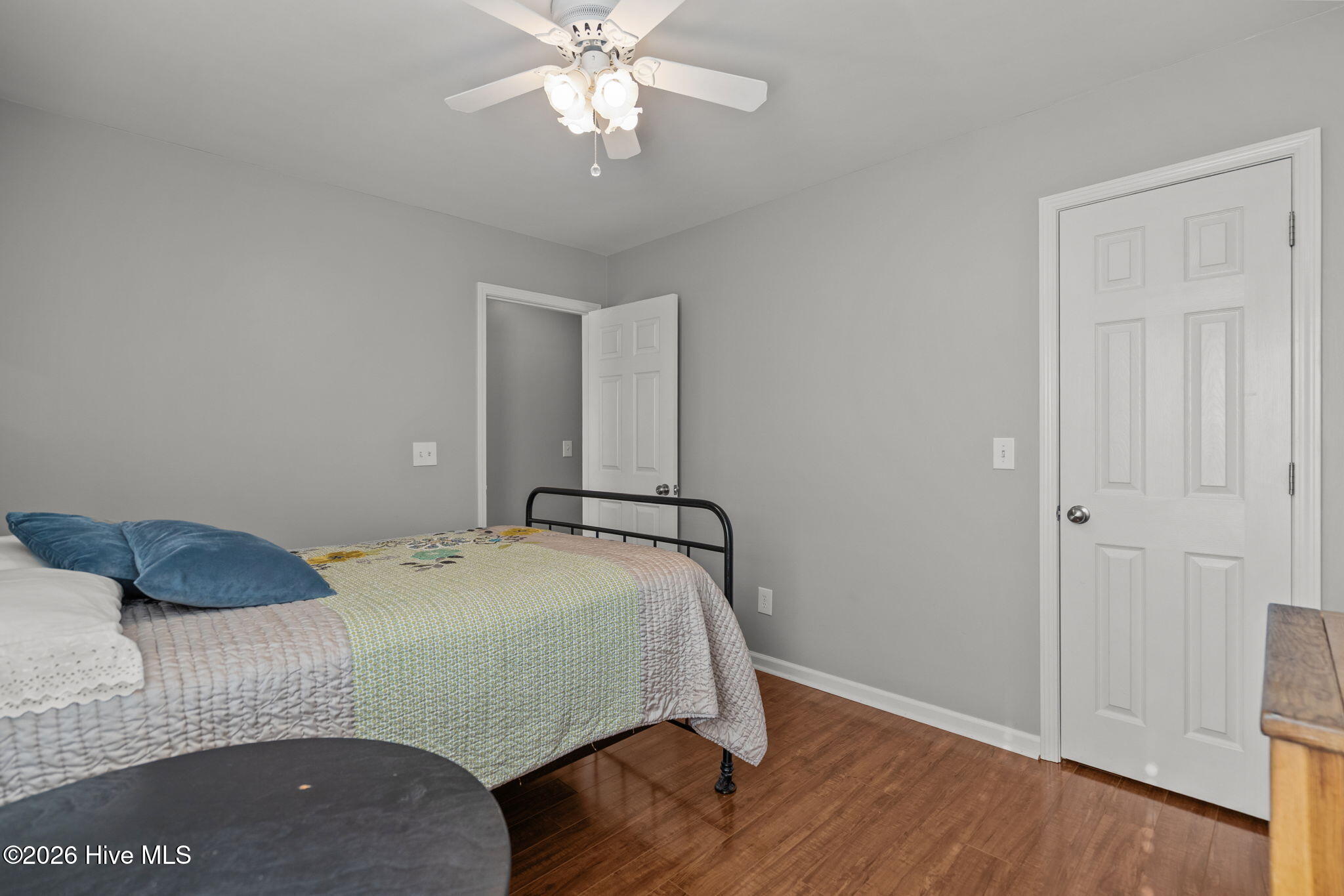 100552343 | Photo 27