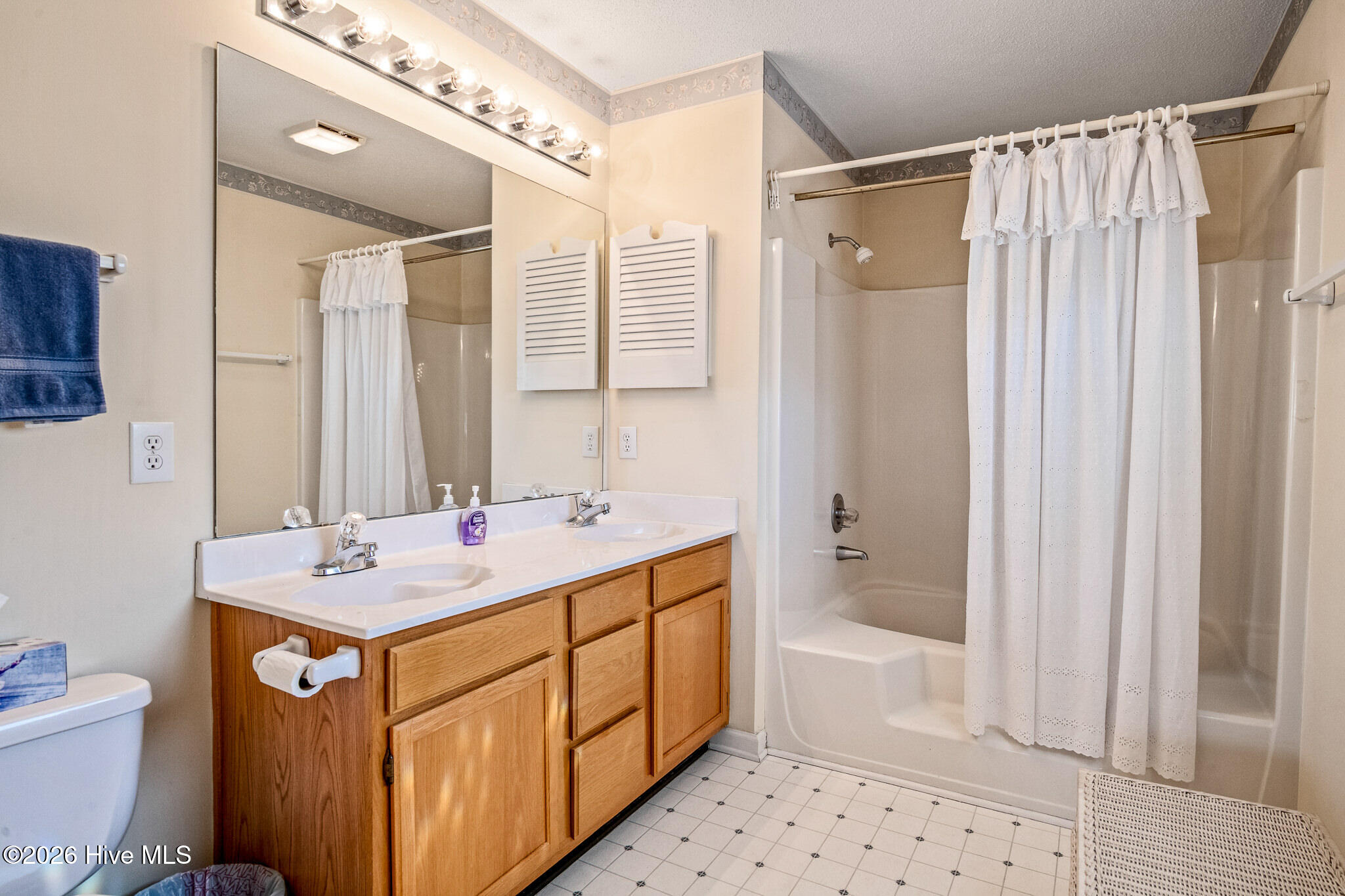 100566913 | Photo 30