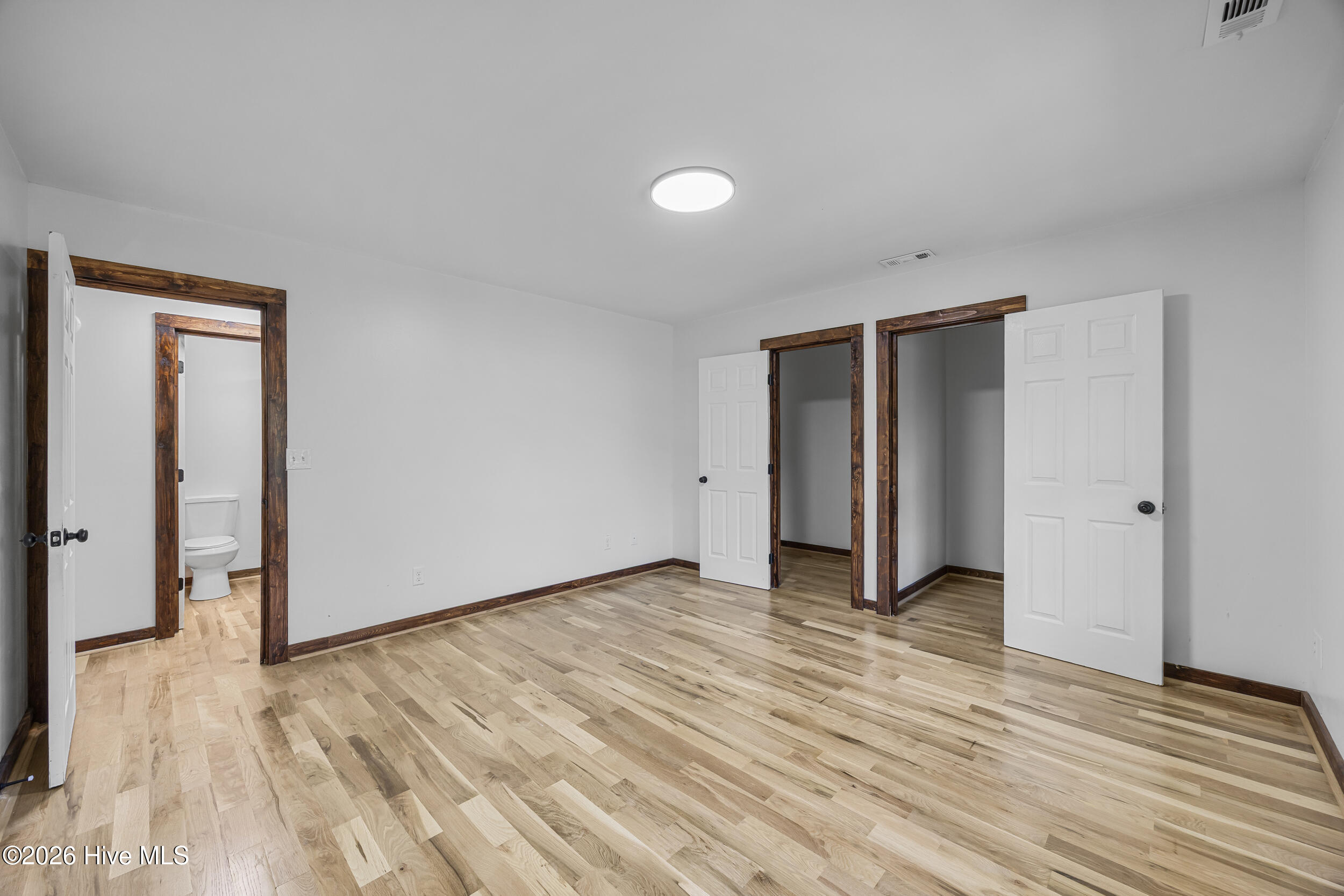 100568945 | Photo 27