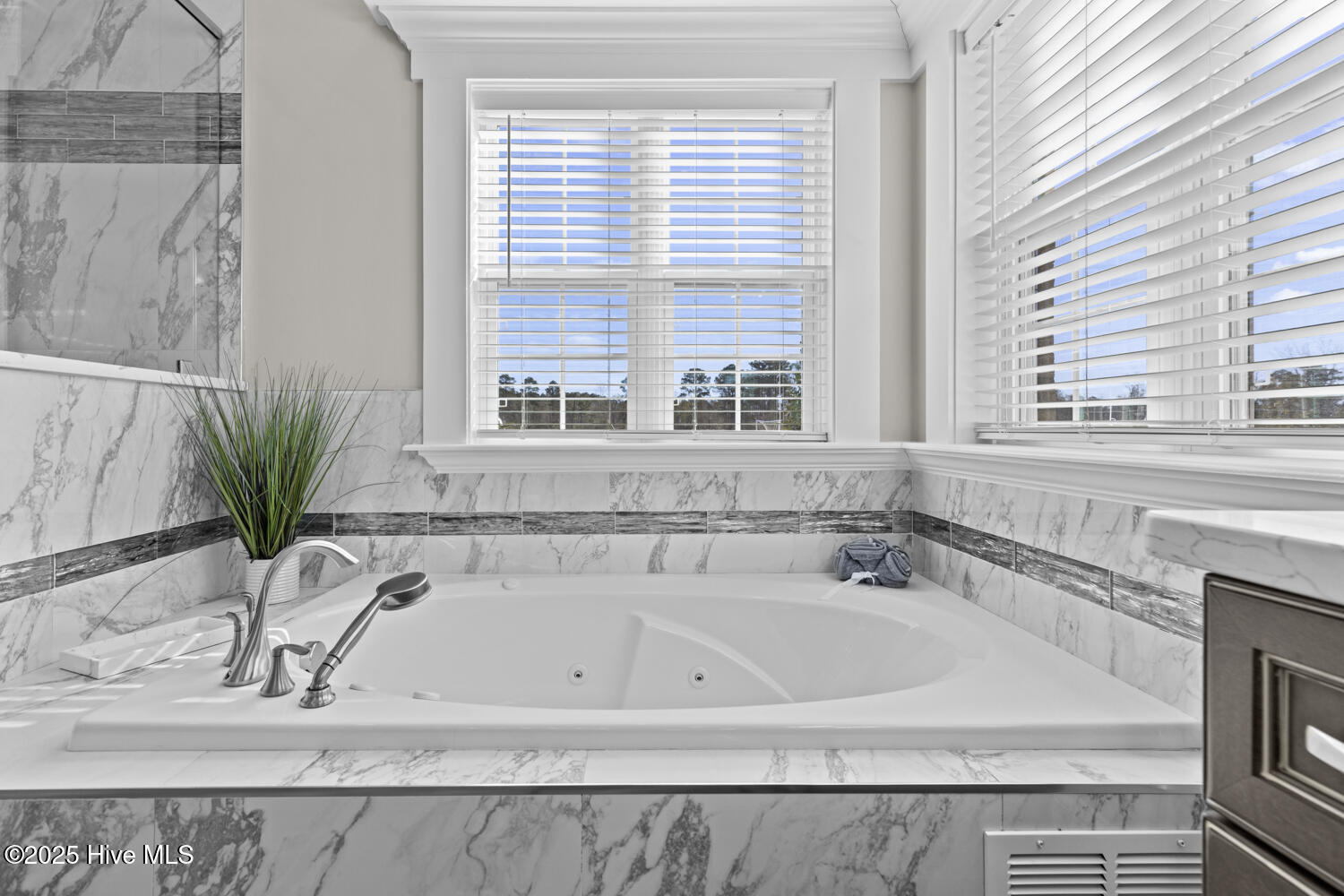 100546022 | Photo 31