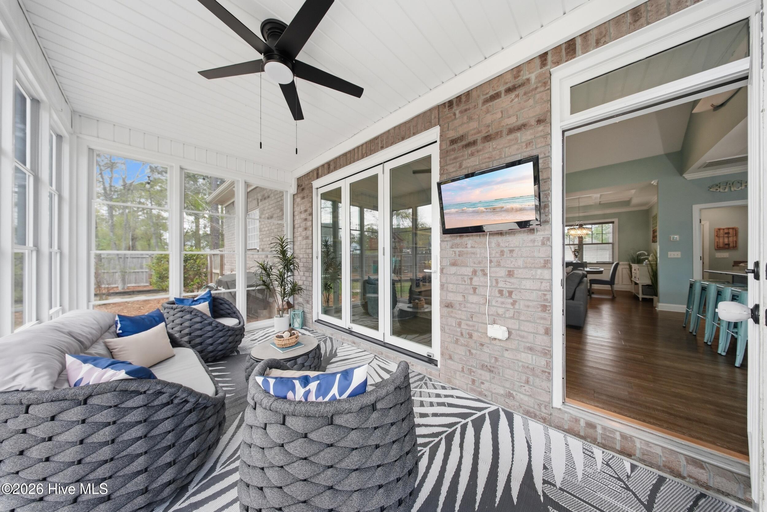 100565388 | Photo 23