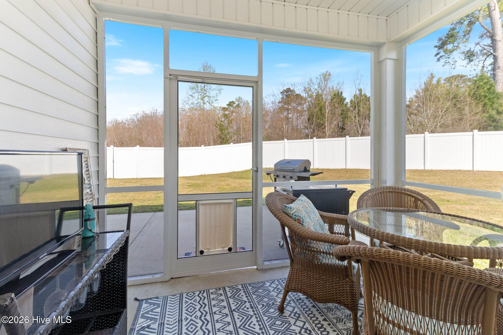 100561989 | Photo 30