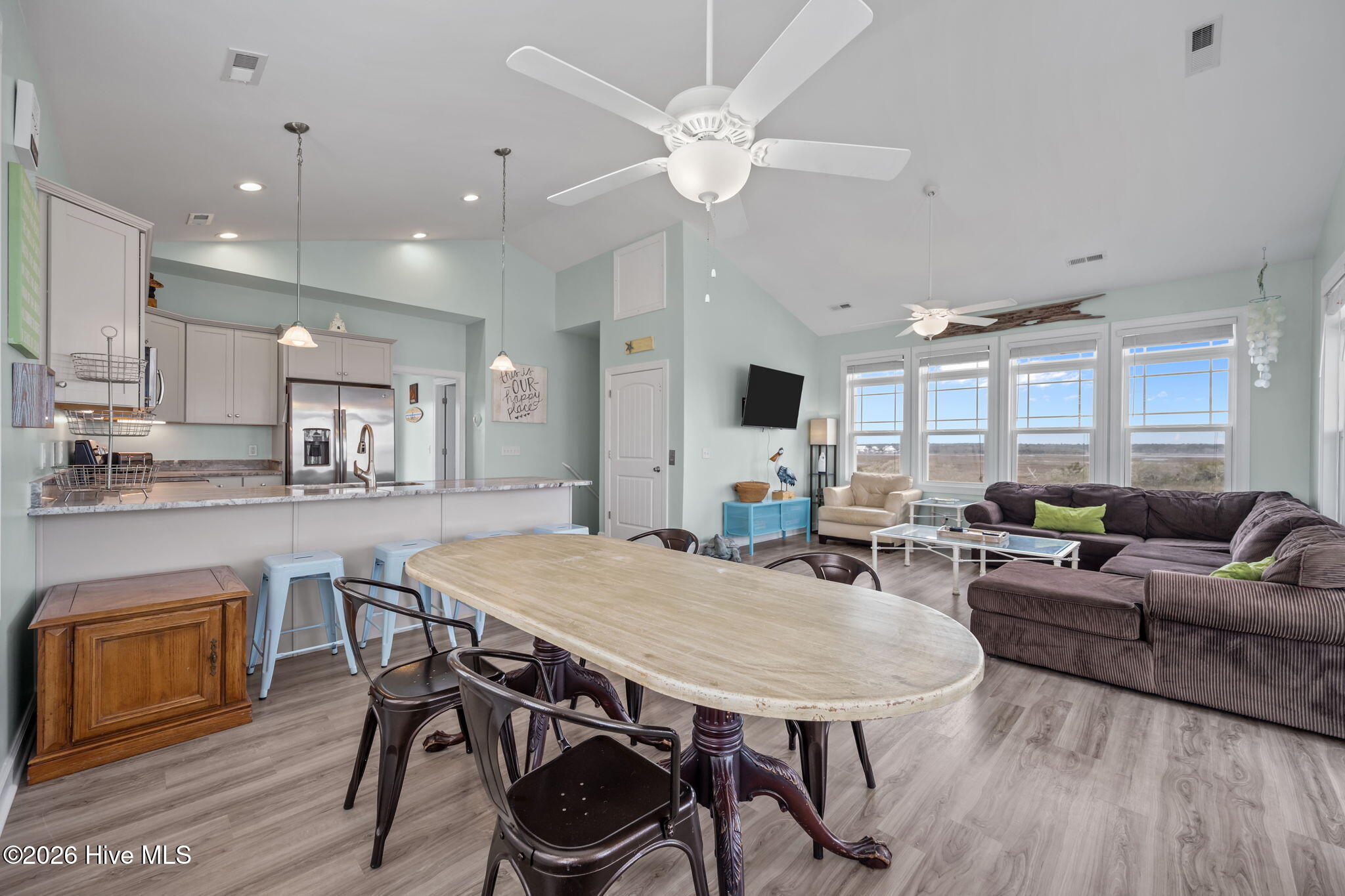 100563111 | Photo 10