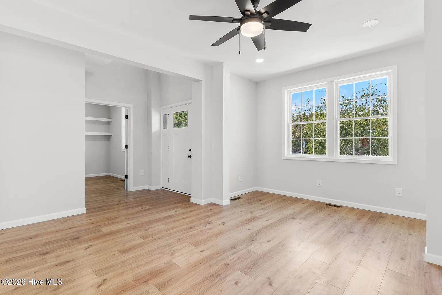 100569106 | Photo 13