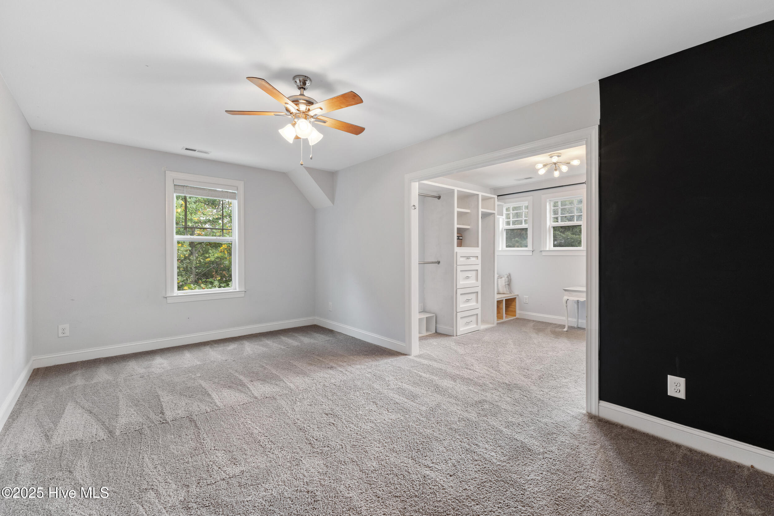 100533307 | Photo 25