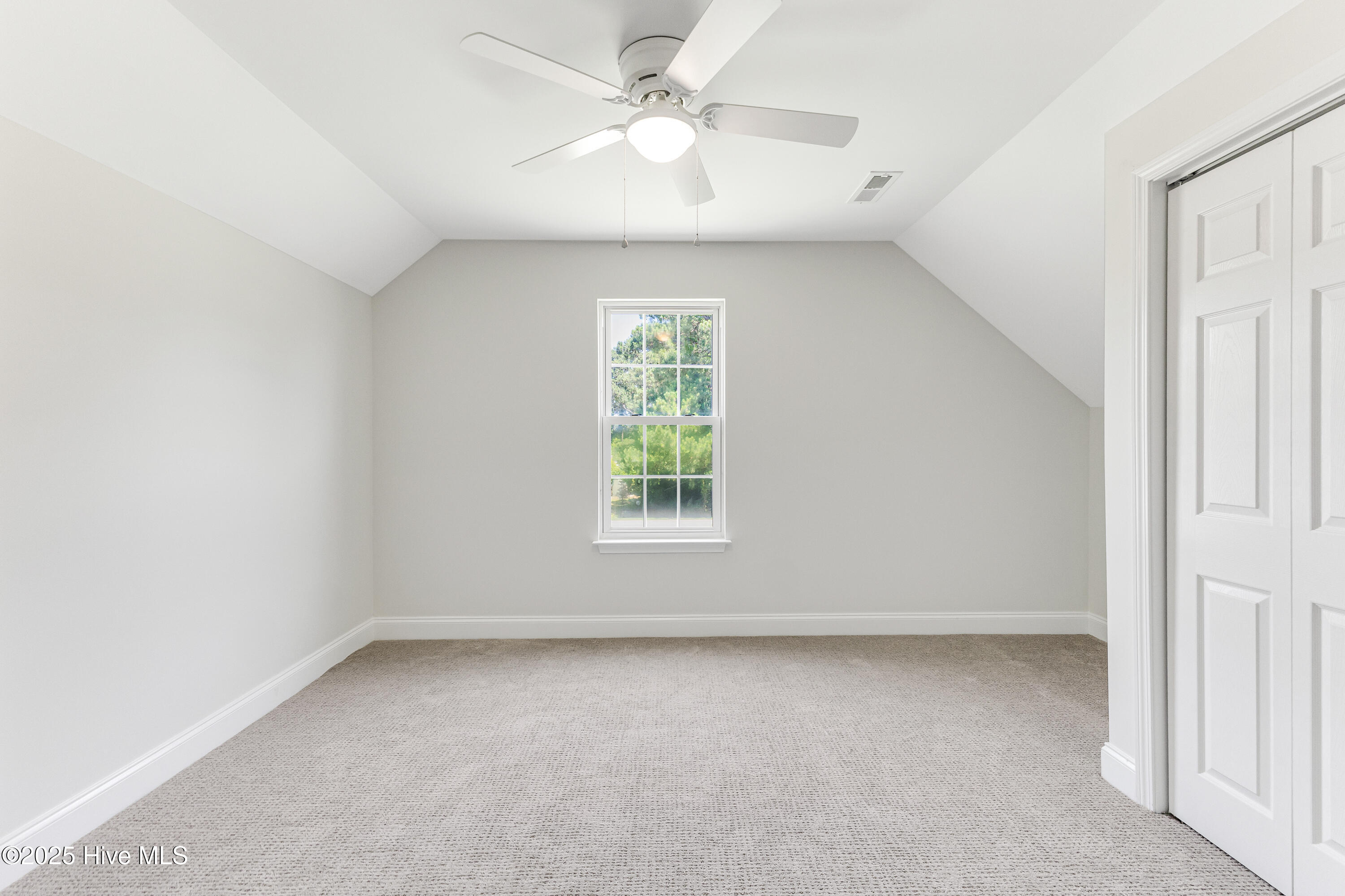 100563033 | Photo 33