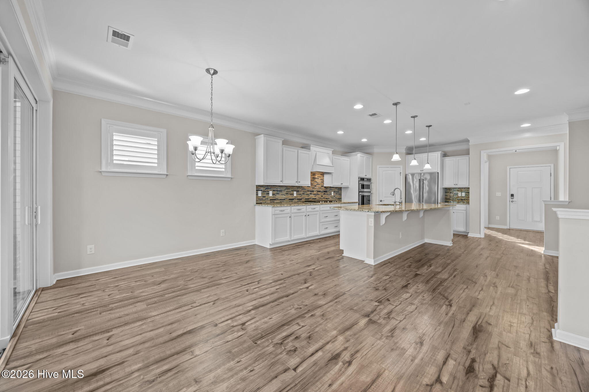 100552007 | Photo 37