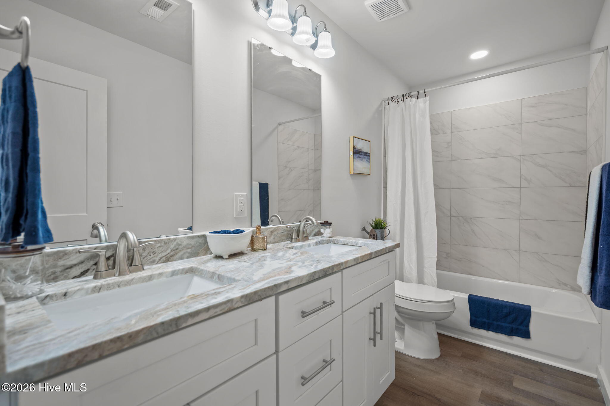 100550477 | Photo 18